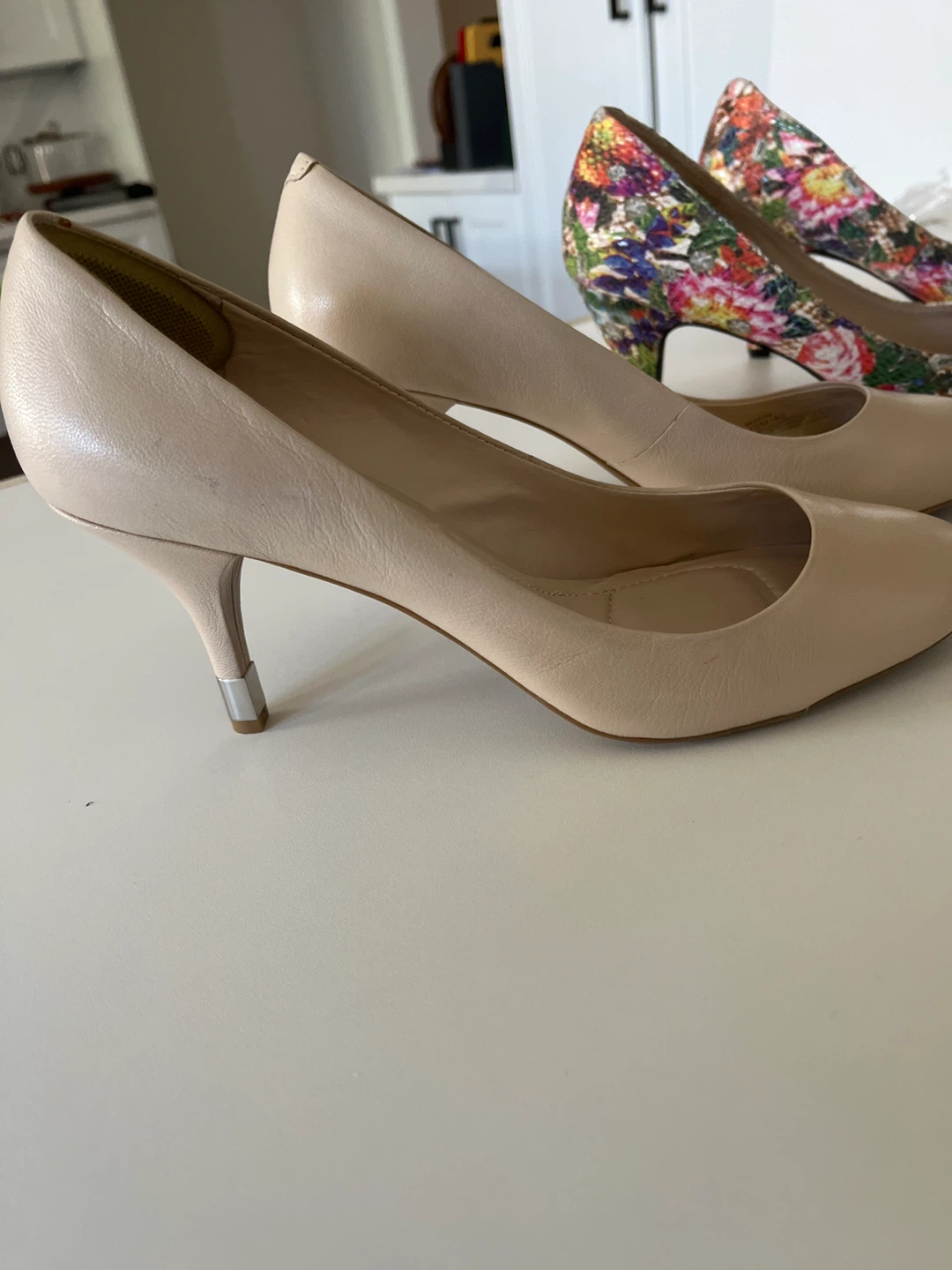 BCBGMAXAZRIA & Zigisoho Women's Heels - photo 2
