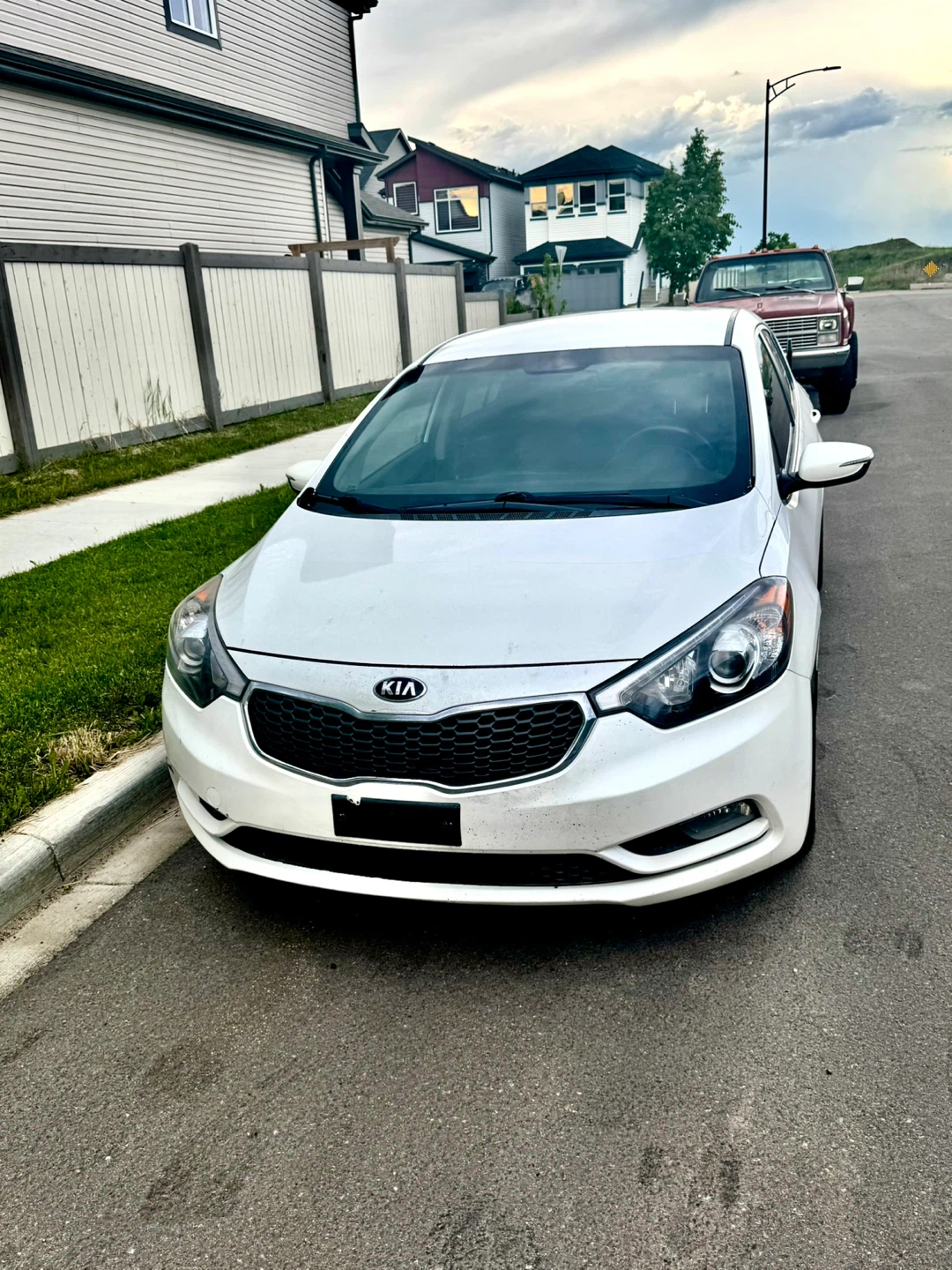 White Kia Forte 5-Door Hatchback