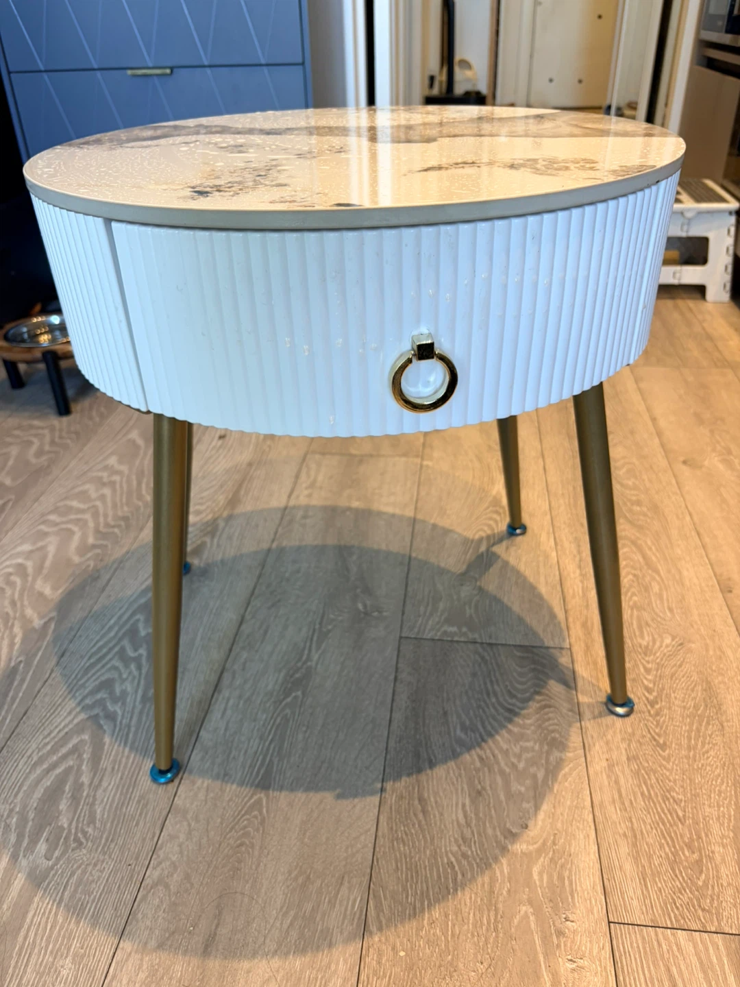 Set of 2 Round End Tables with Drawer - photo 2