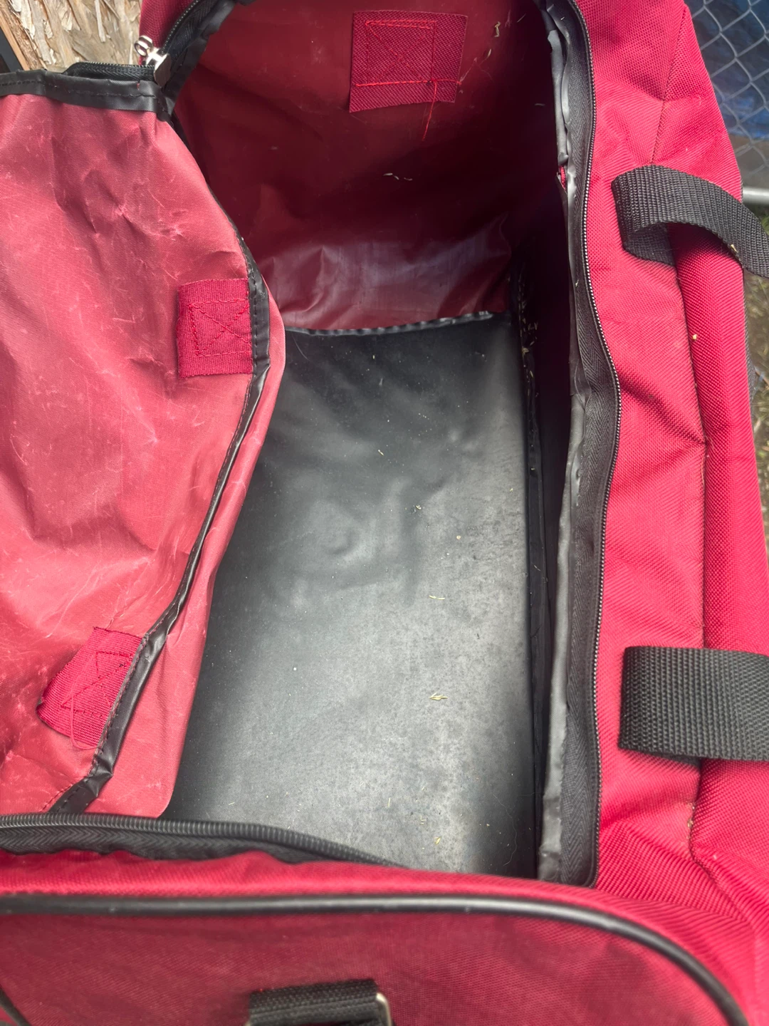 Cambridge by Travelway Red Duffel Bag - photo 3