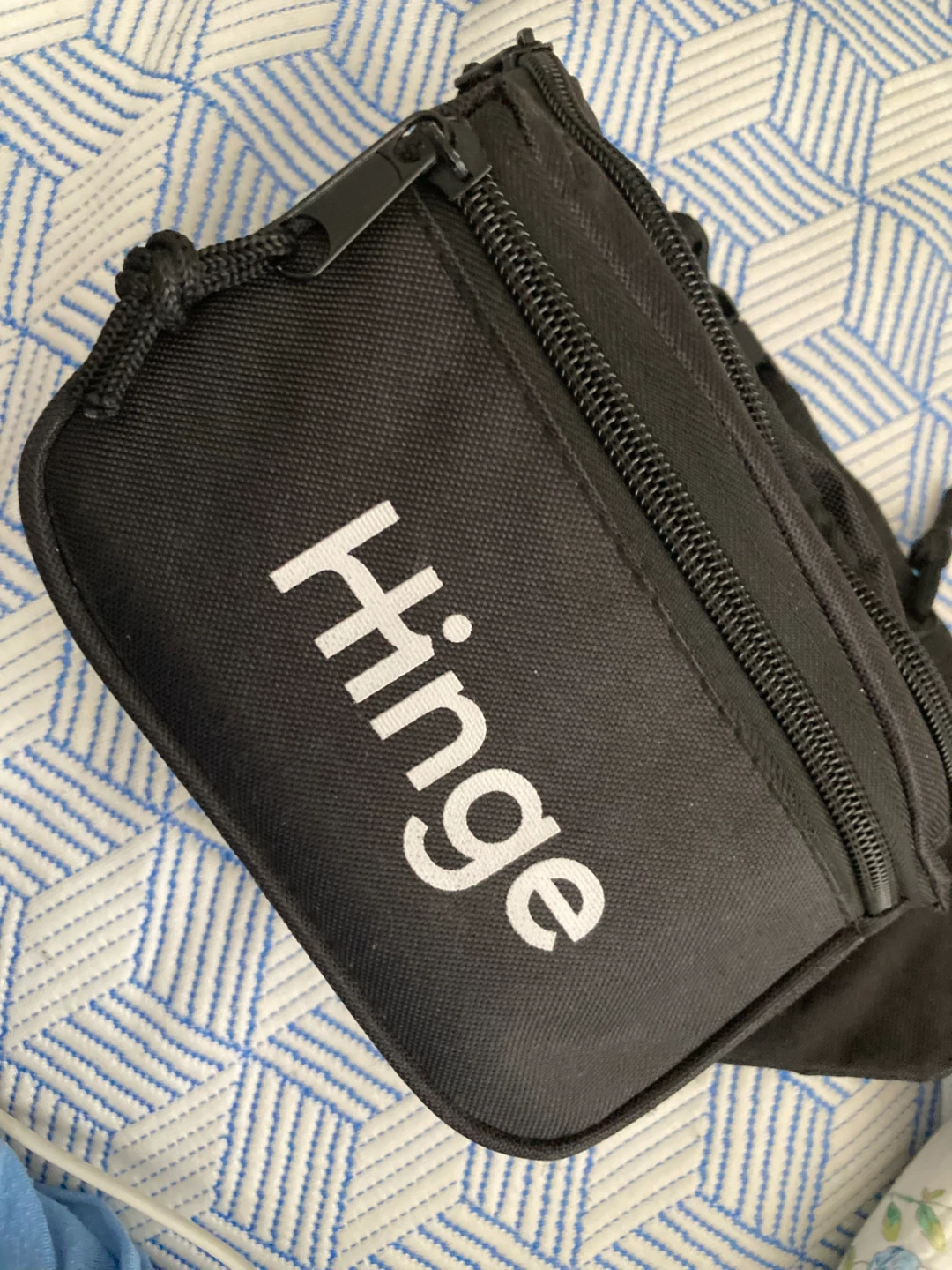 Hinge Black Zippered Pouch⚽️