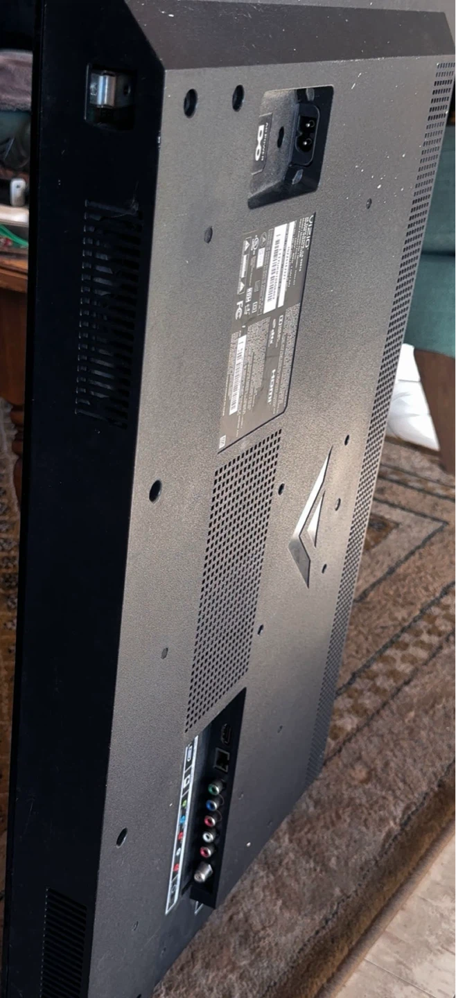 Vizio 24" TV for parts Black screen - photo 4