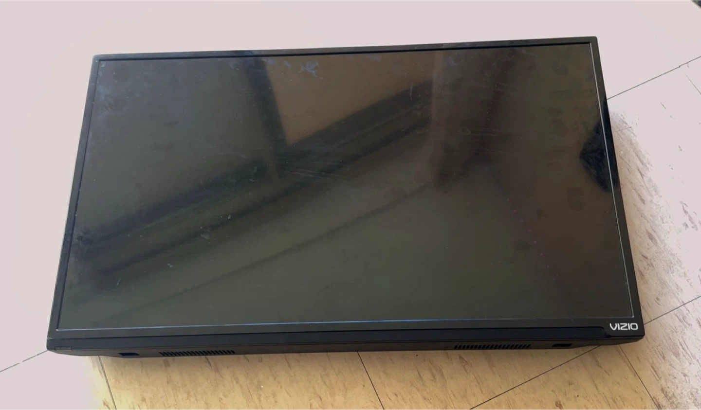 Vizio 24" TV for parts Black screen - photo 5