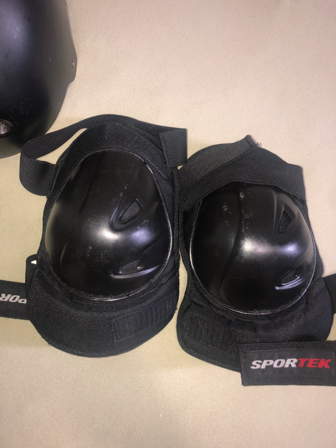 Helmet and Knee/Elbow Pads - photo 4