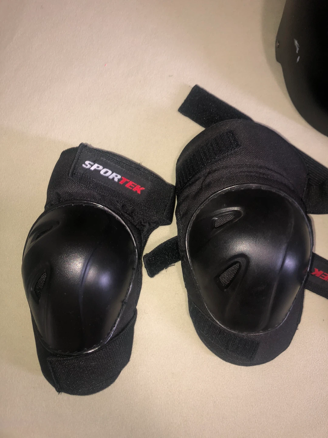 Helmet and Knee/Elbow Pads - photo 3