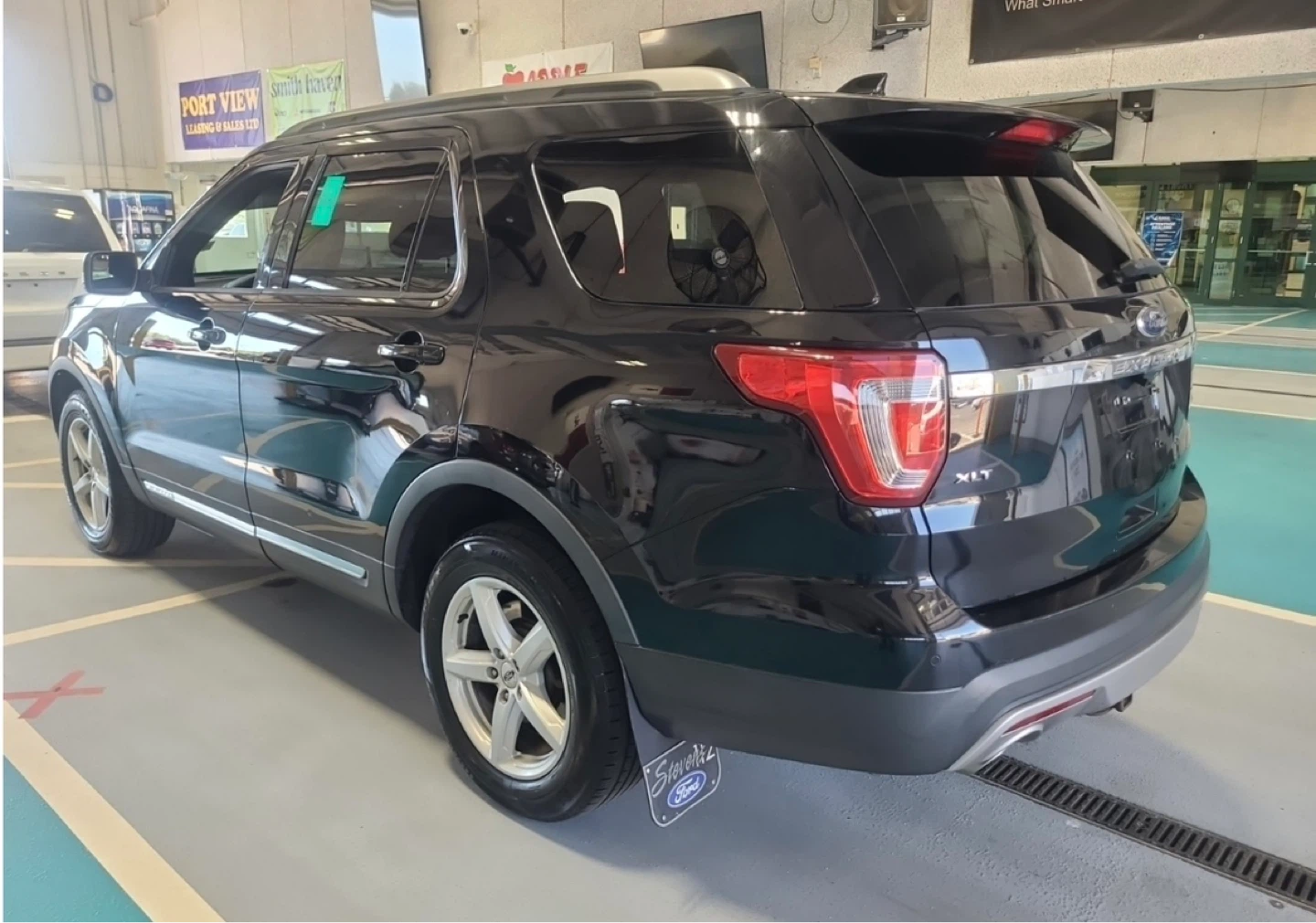 2016 Black Ford Explorer XLT 4WD SUV - photo 2