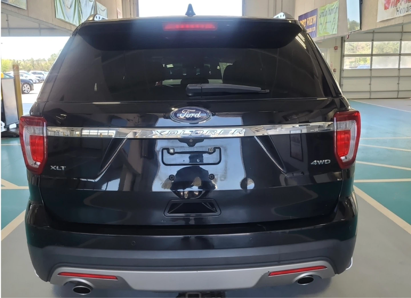 2016 Black Ford Explorer XLT 4WD SUV - photo 3