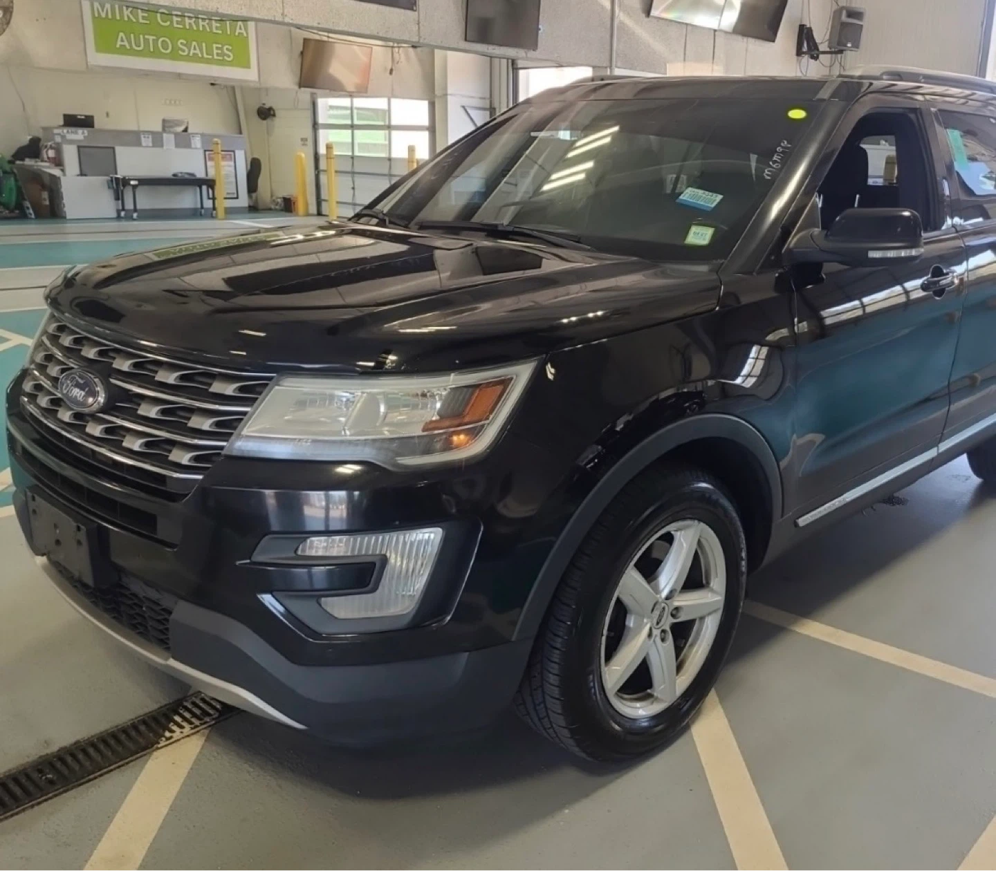 2016 Black Ford Explorer XLT 4WD SUV