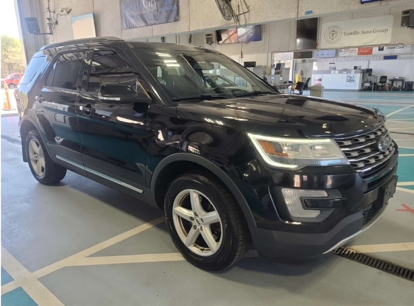 2016 Black Ford Explorer XLT 4WD SUV - photo 5