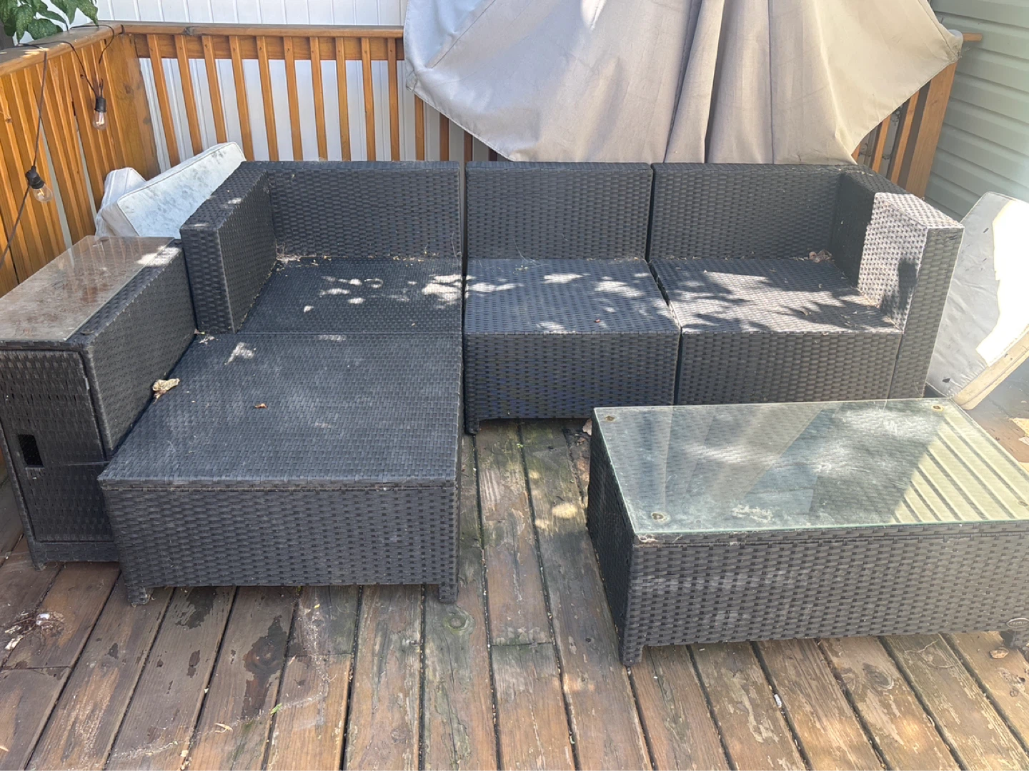 Patio set 6 pieces . Price is firm $150. Easy garage pick up