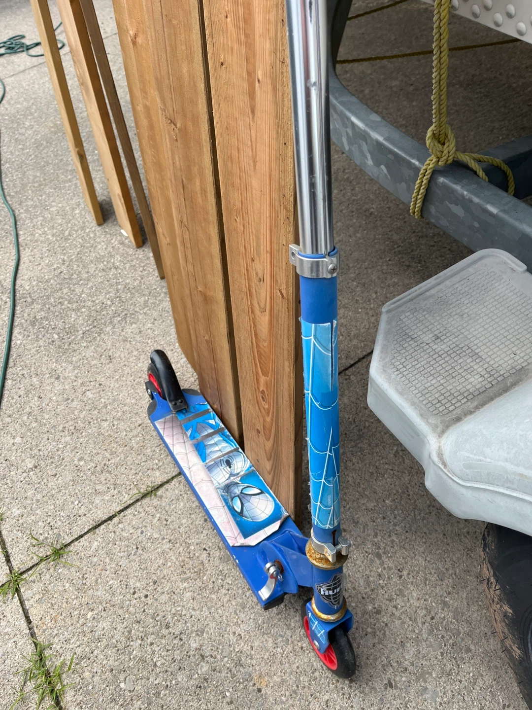 Blue Spider-Man Kids Scooter - photo 2