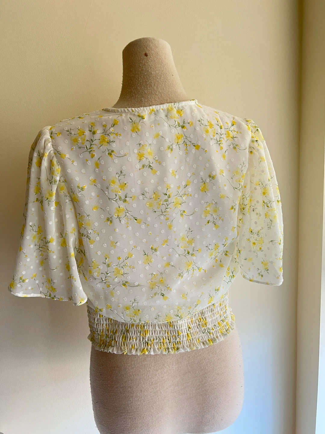 White Floral Flutter Sleeve Blouse - photo 5