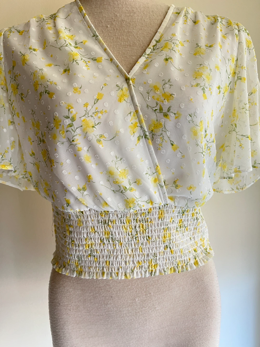 White Floral Flutter Sleeve Blouse - photo 2