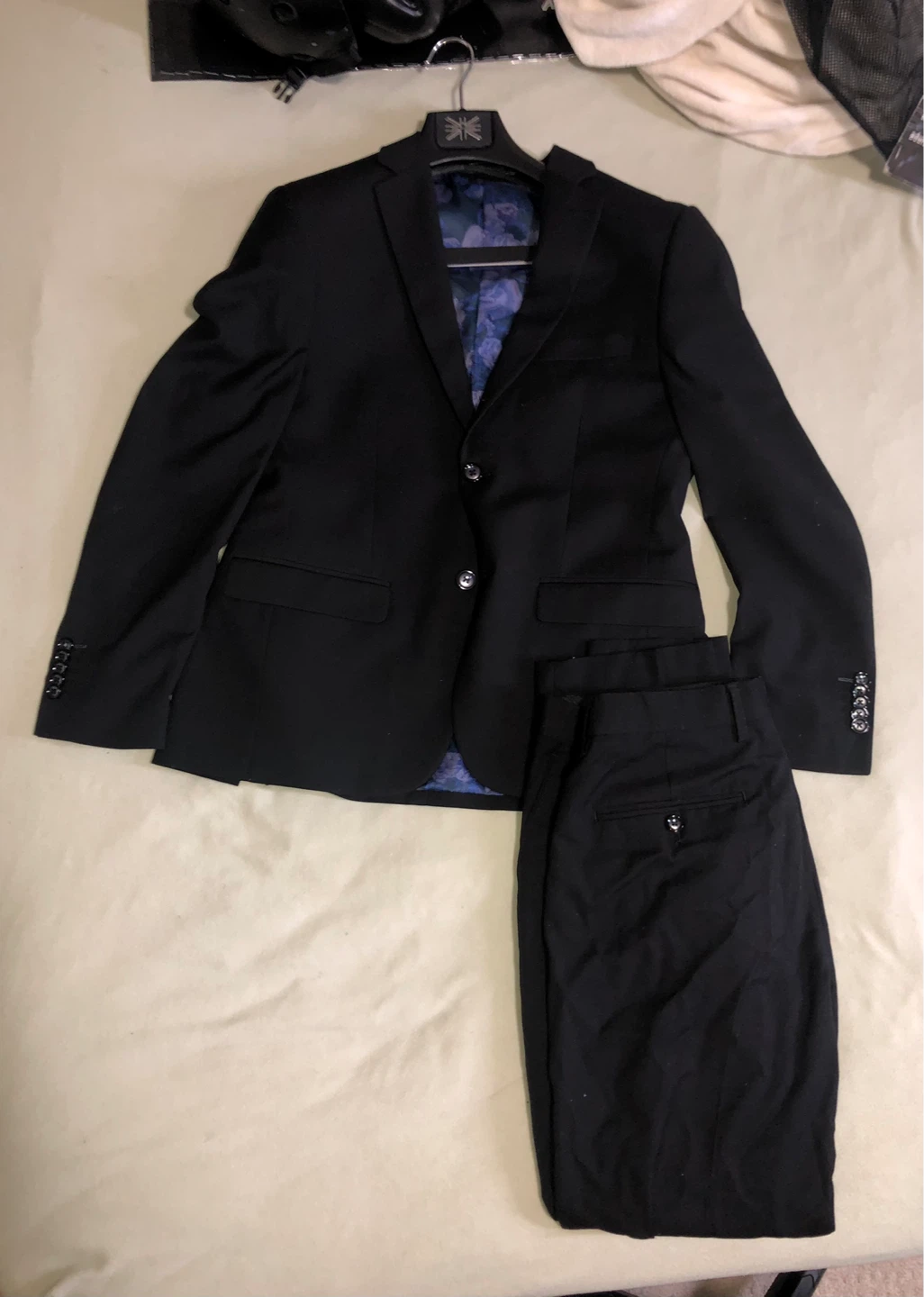 Soul of London Black Suit Jacket and Trousers - CAD 38S