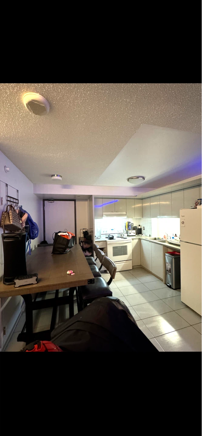 Kitchen table 4 barstool chairs