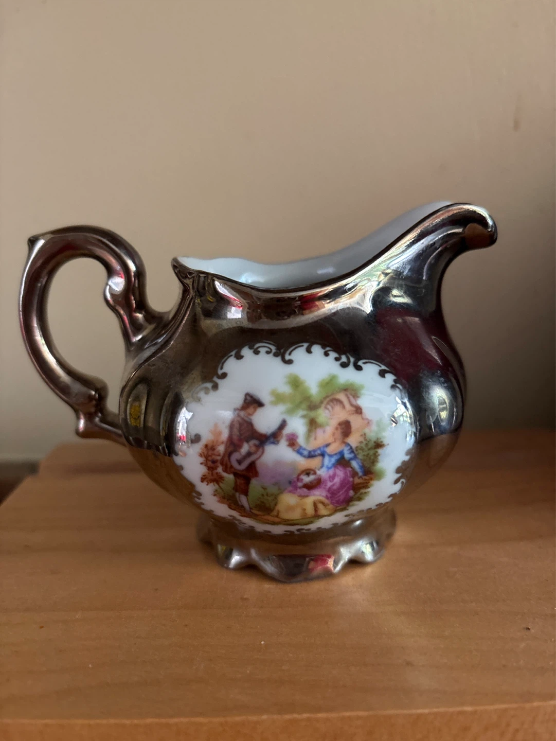 ⚽️Vintage "Made in Germany" Creamer with Romantic Scene