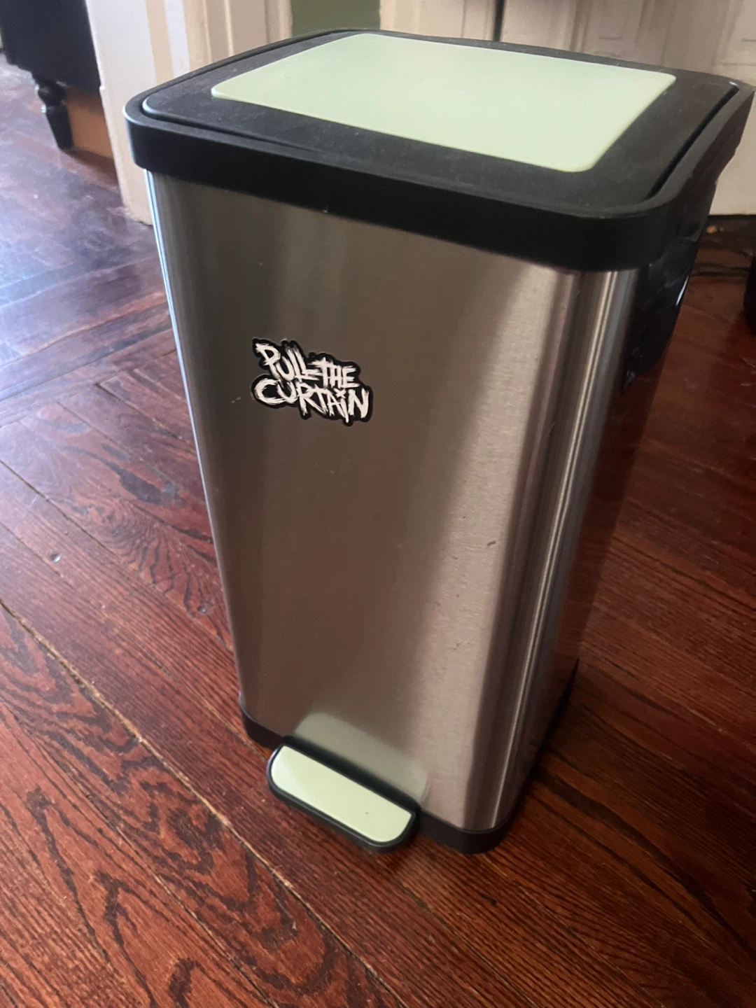 Small trash bin for dorm