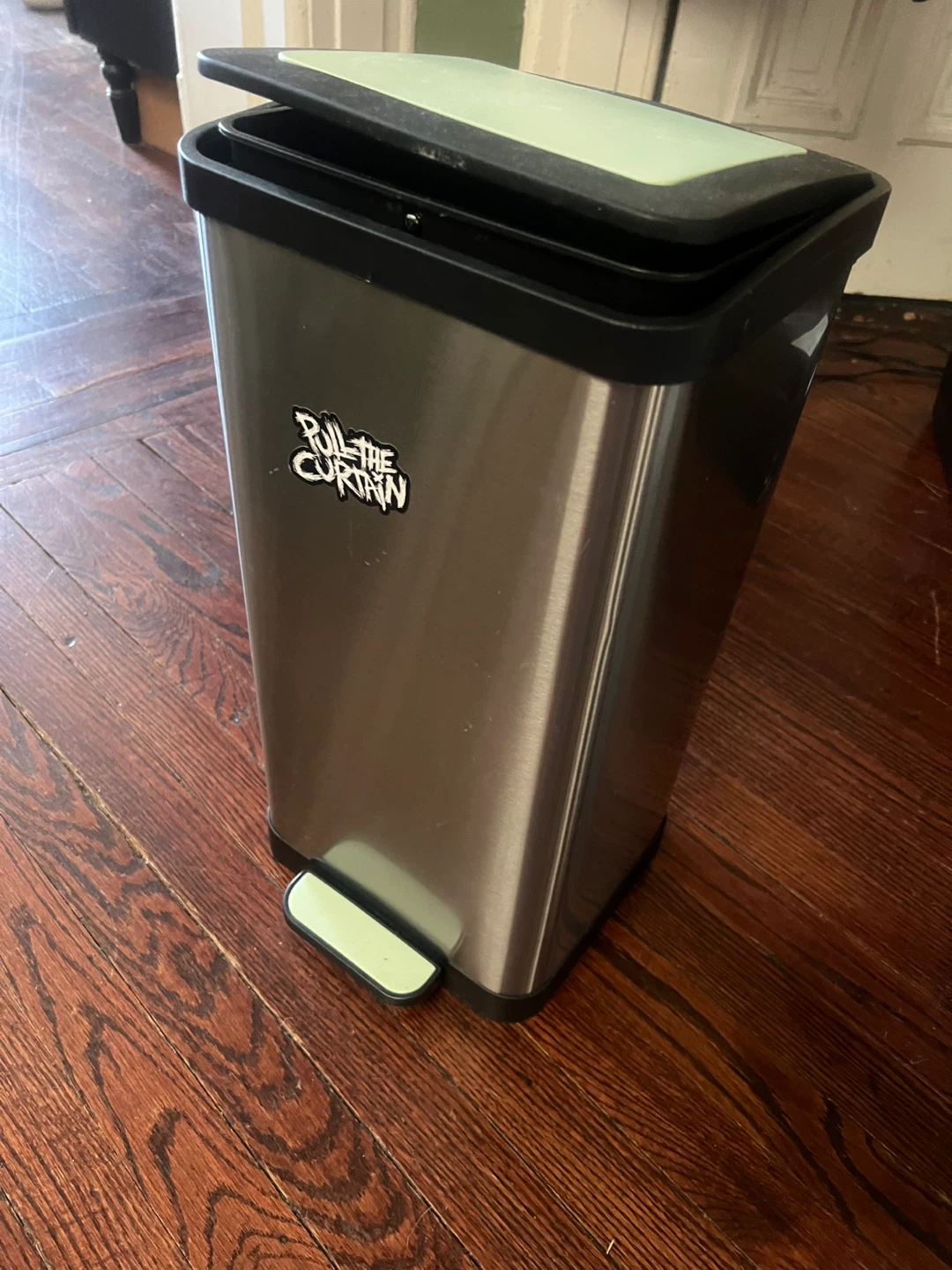 Small trash bin for dorm - photo 2