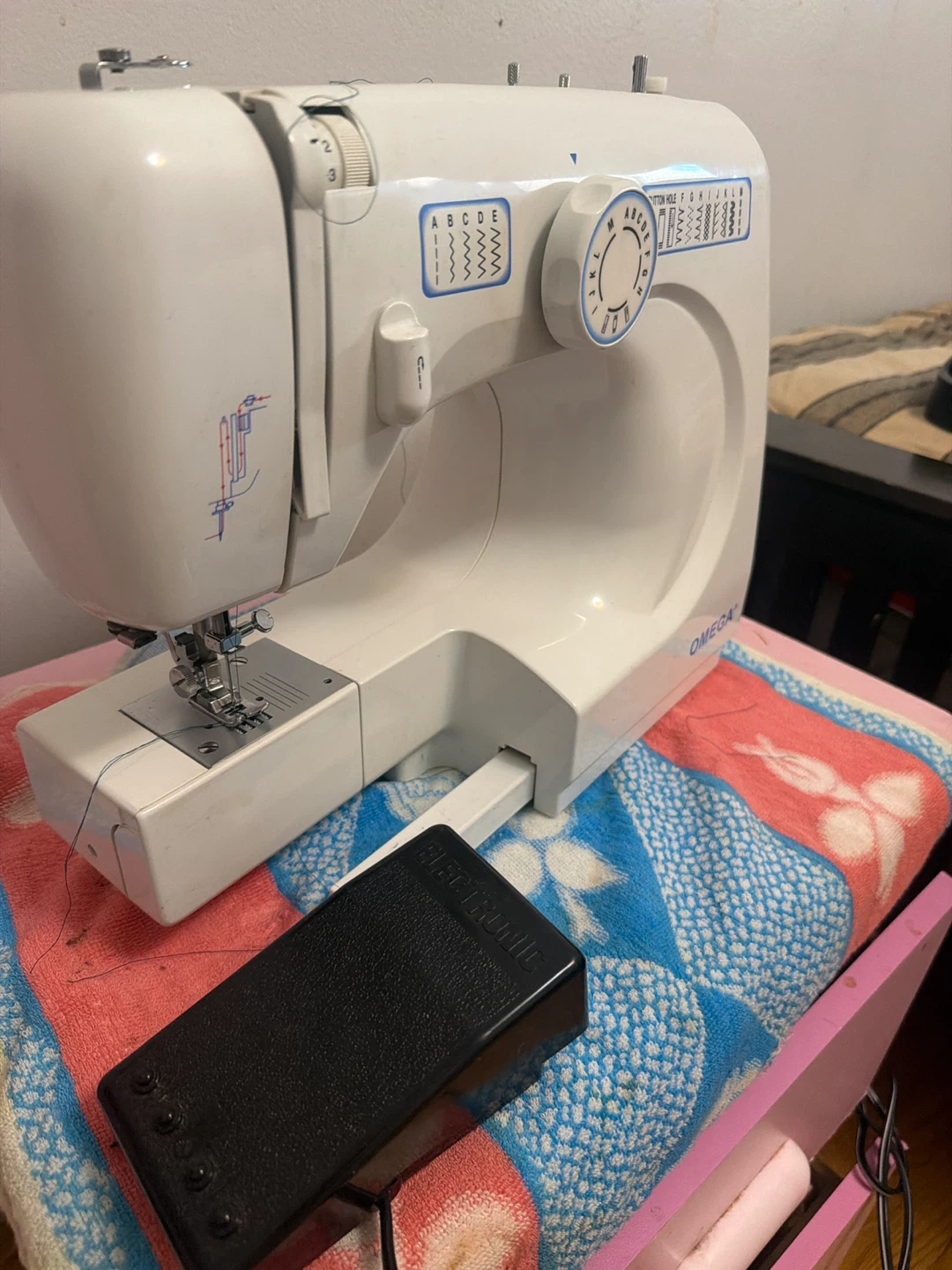 Omega Sewing Machine - photo 4