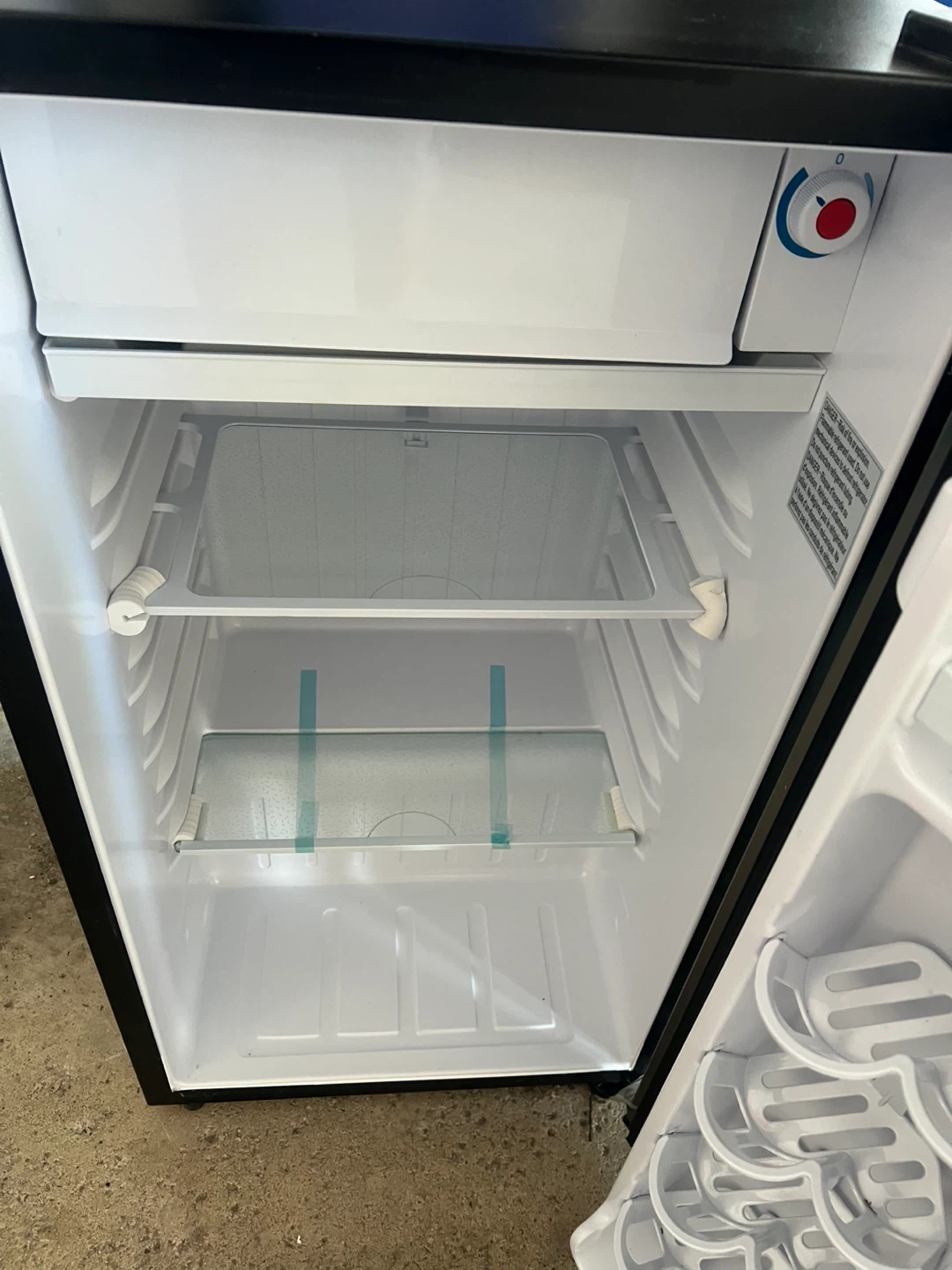 Danby designer mini fridge - photo 3