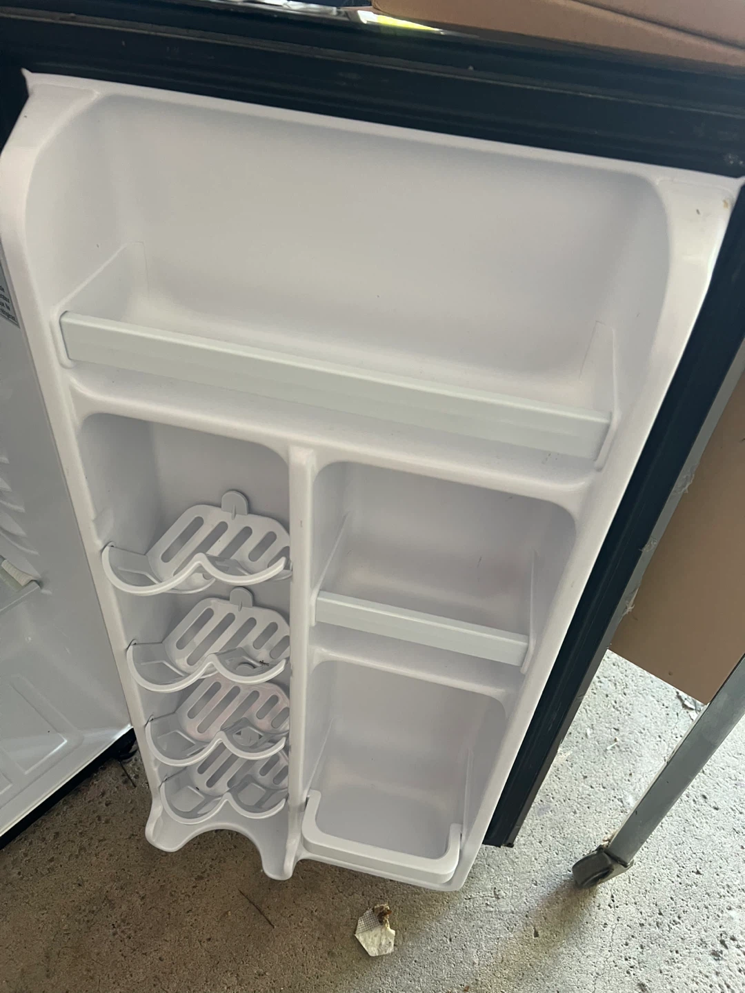 Danby designer mini fridge - photo 4