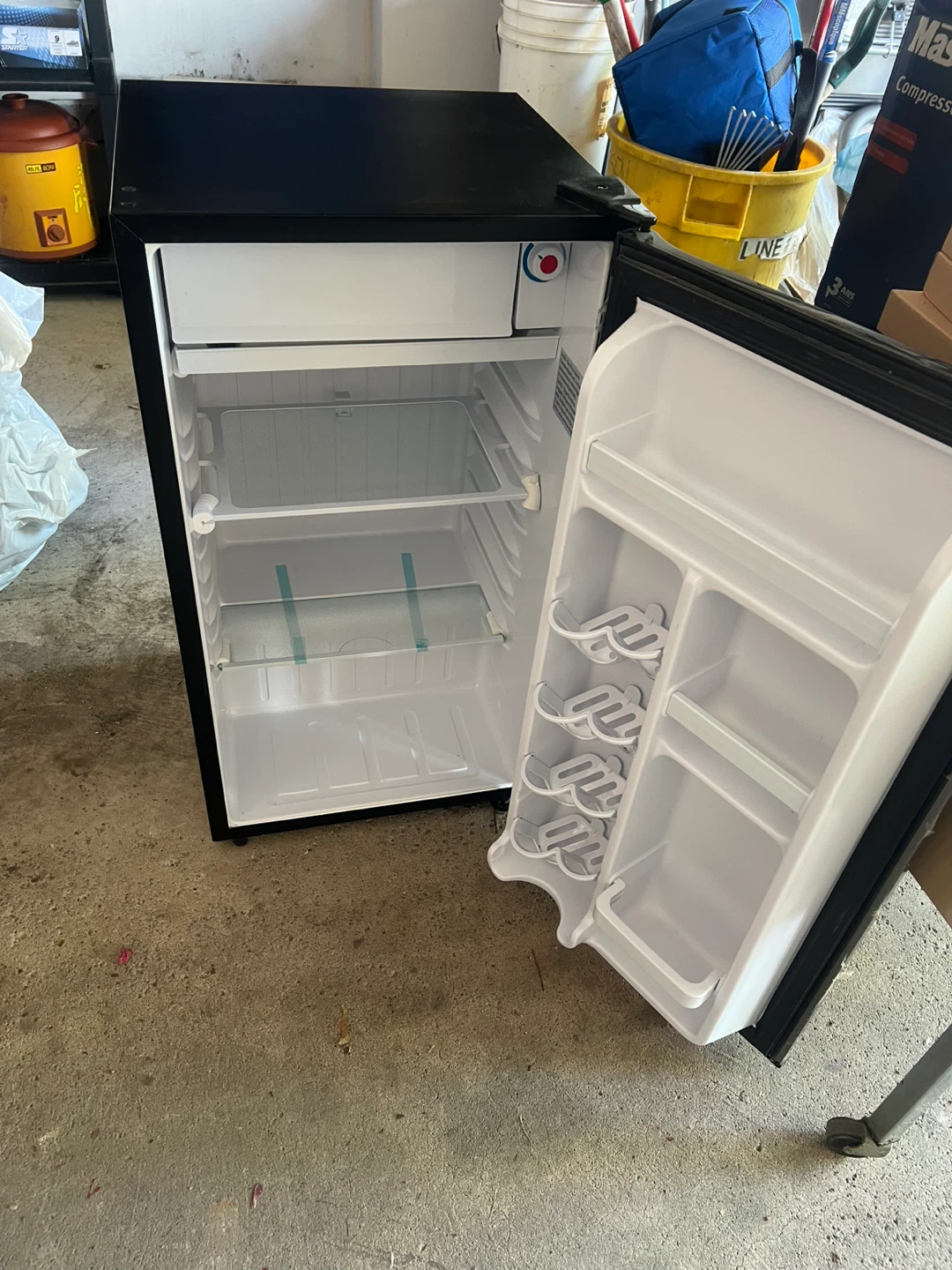 Danby designer mini fridge - photo 2
