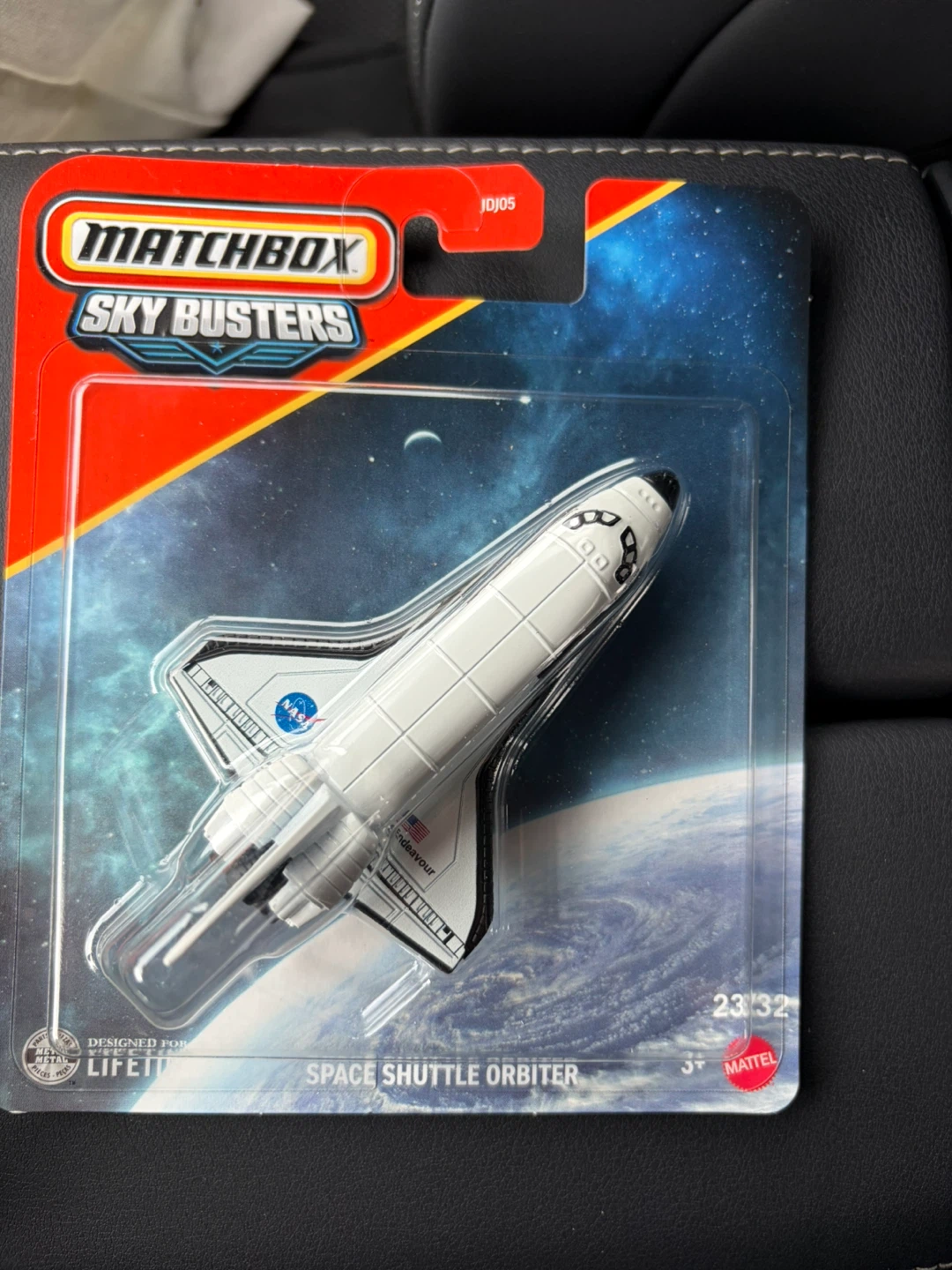 Matchbox Sky Busters Space Shuttle Orbiter "Endeavour"