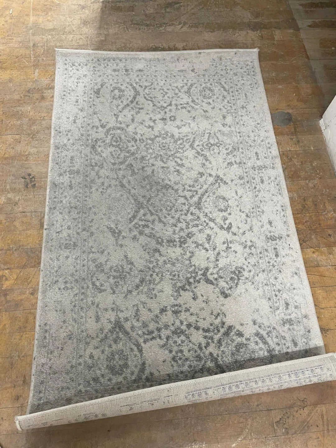 White and grey Area Rug - 3 feet x 5 feet
