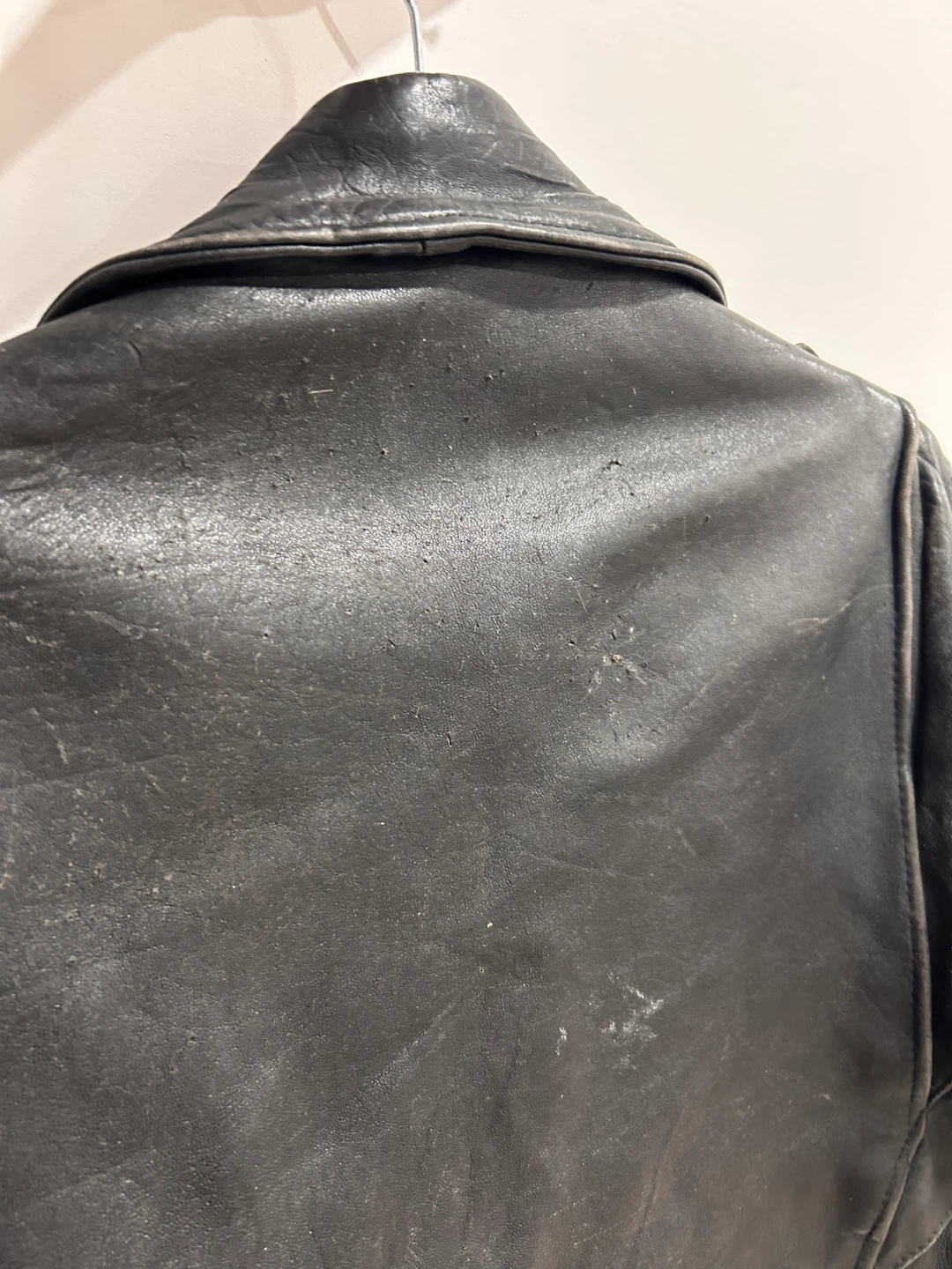 Heavy leather jacket from Paris - unisex - photo 2
