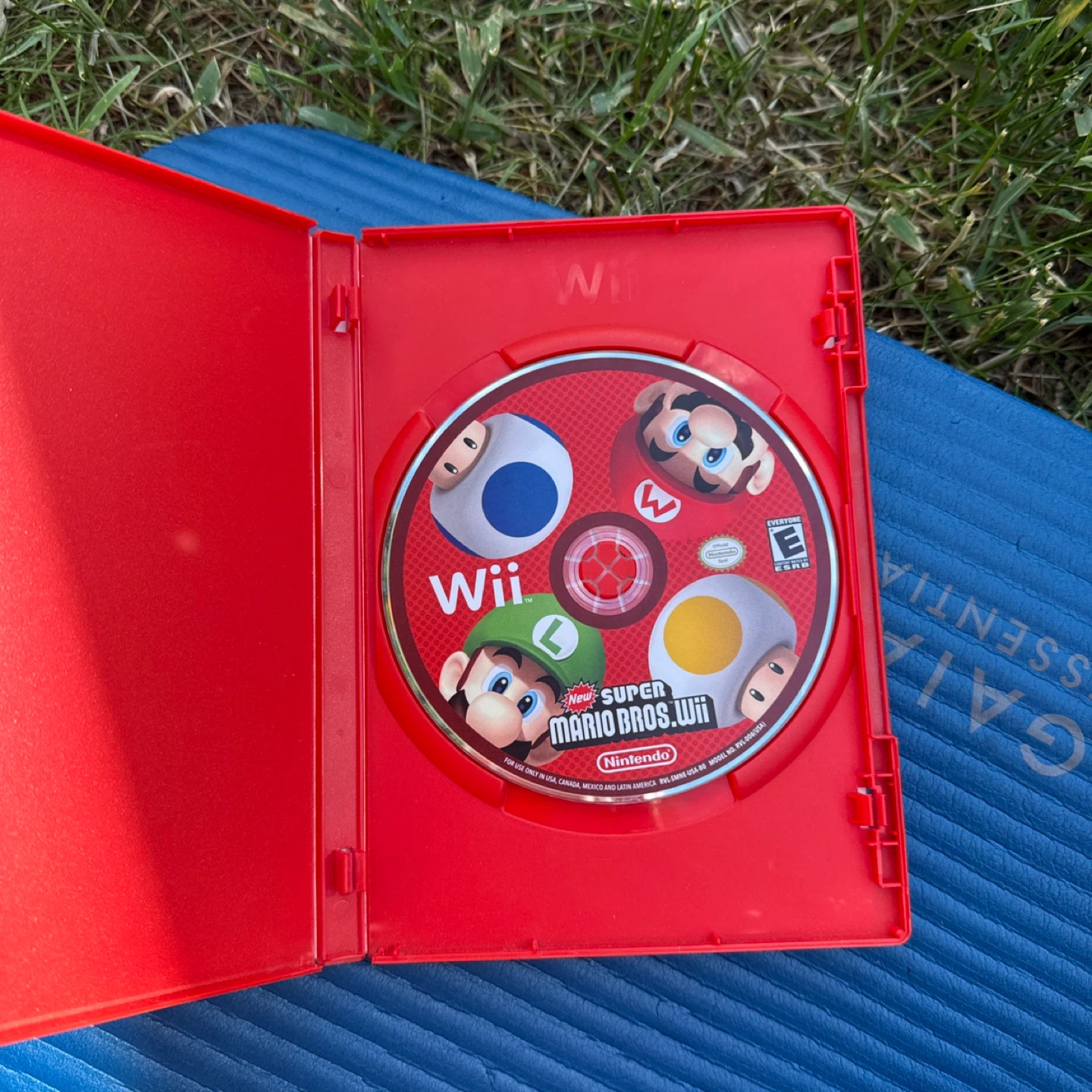 Nintendo Wii Super Mario Bros. Wii Game - photo 3