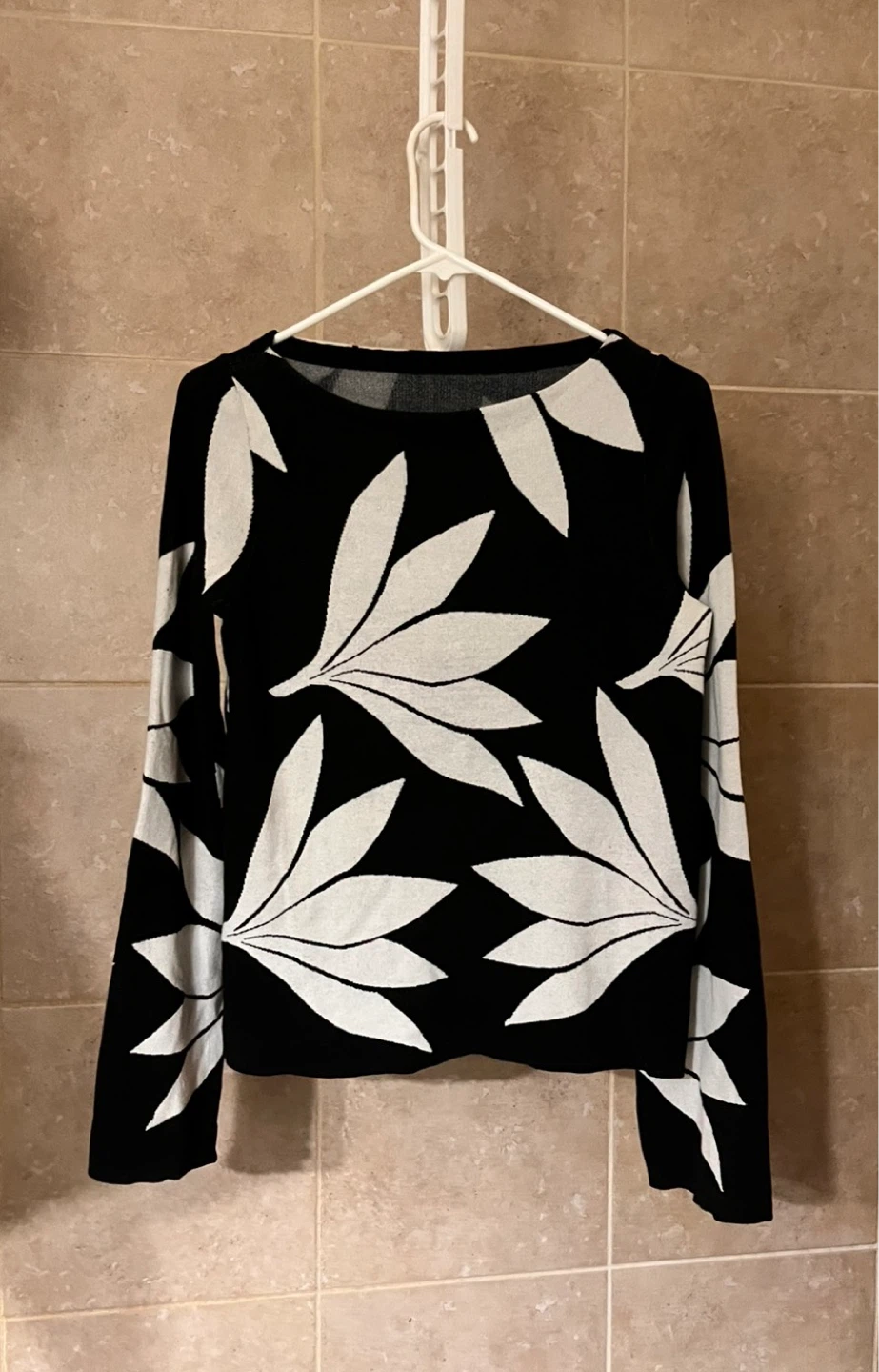 Black and White Leaf Print Long Sleeve Top
