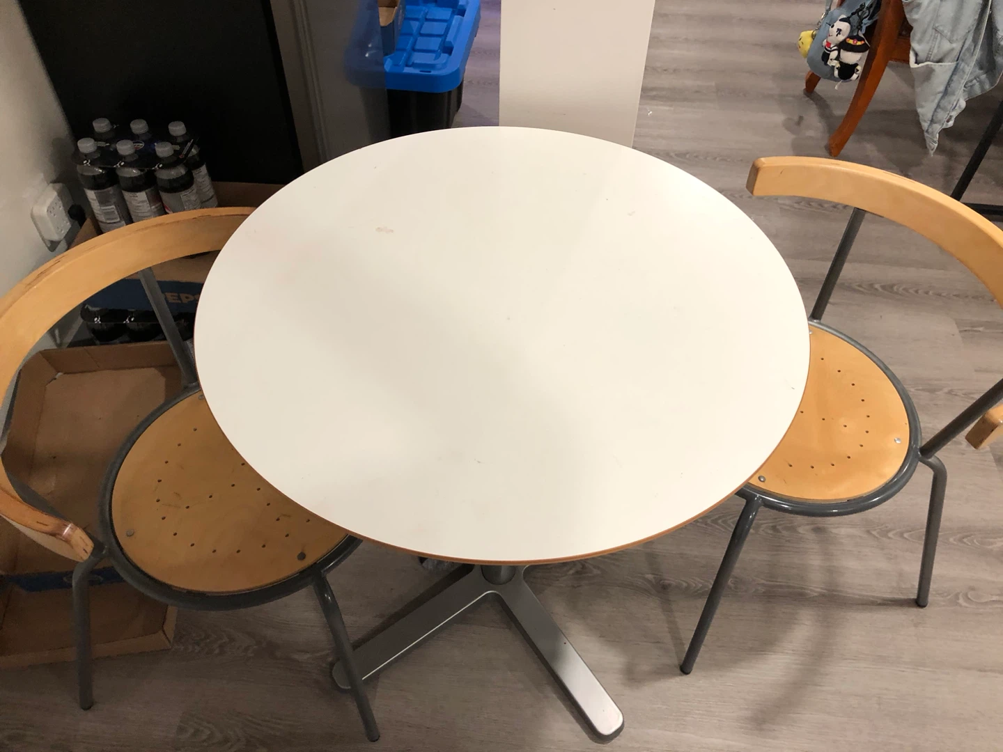 Round White Table with Two Chairs - photo 2