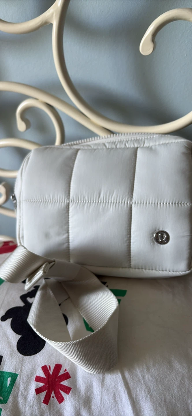 Lululemon belt bag 2L white opal hand warmers