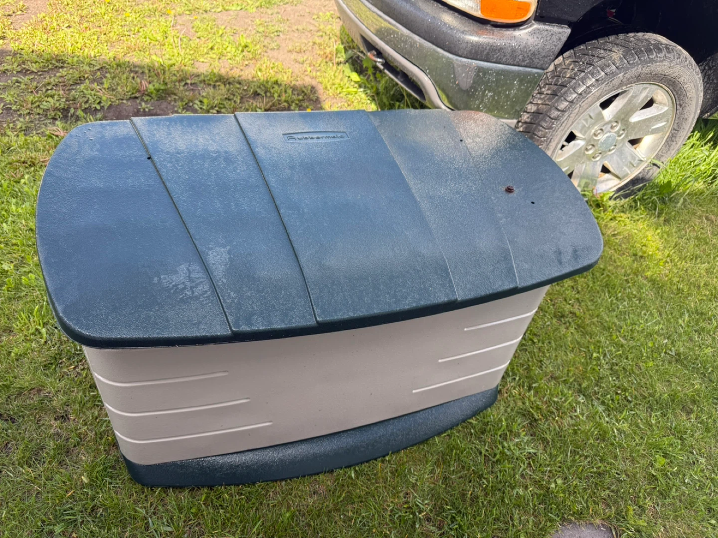 Rubbermaid Outdoor Storage Deck Box / Patio Storage Bin
