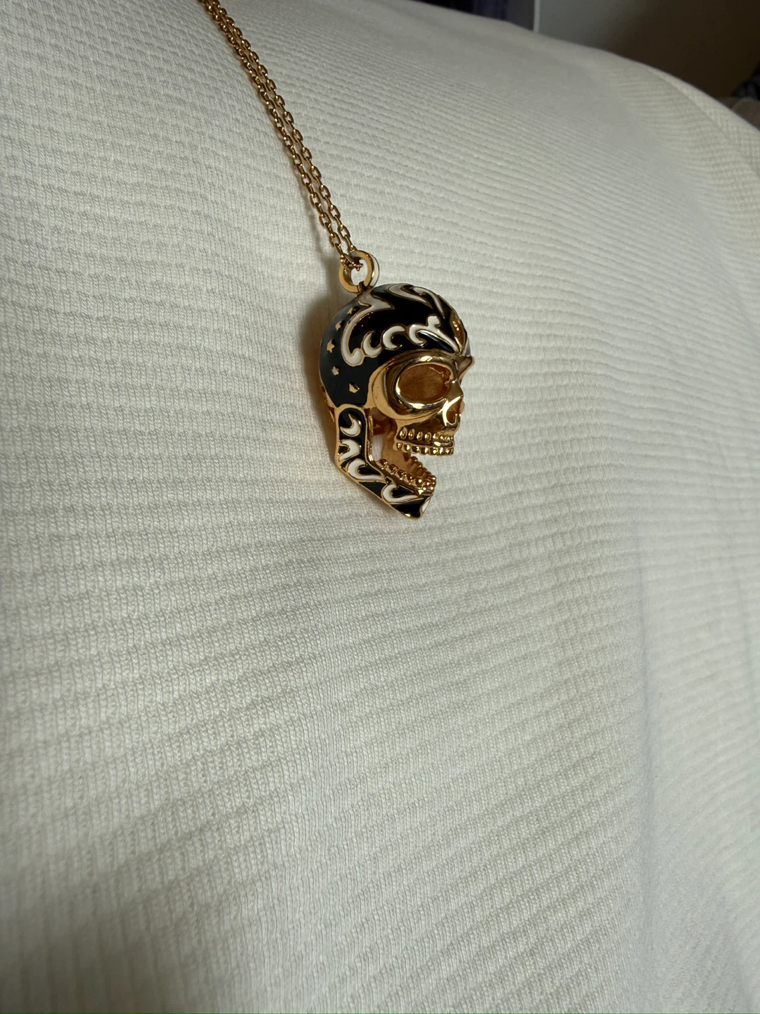 Skull Pendant Necklace – Gold Tone - photo 4