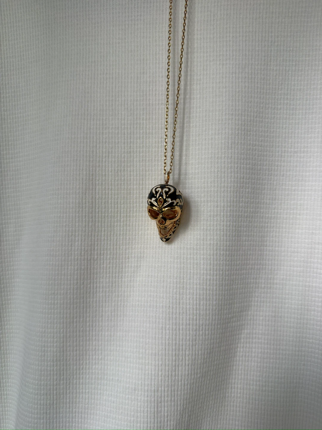 Skull Pendant Necklace – Gold Tone - photo 5