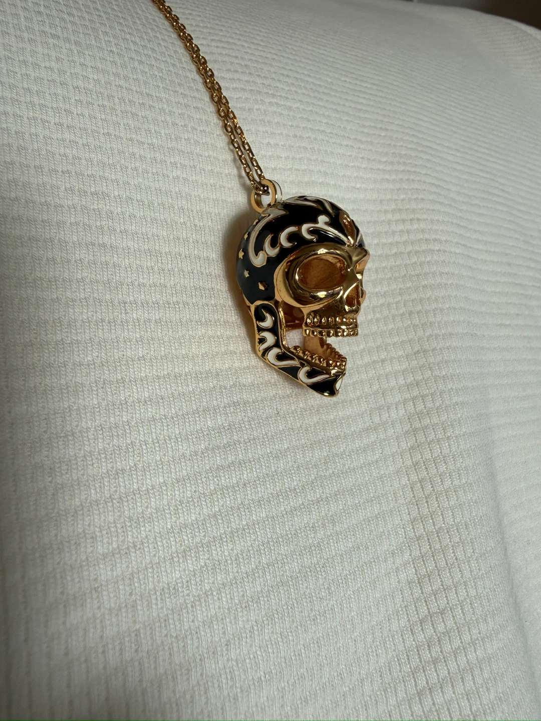 Skull Pendant Necklace – Gold Tone - photo 2