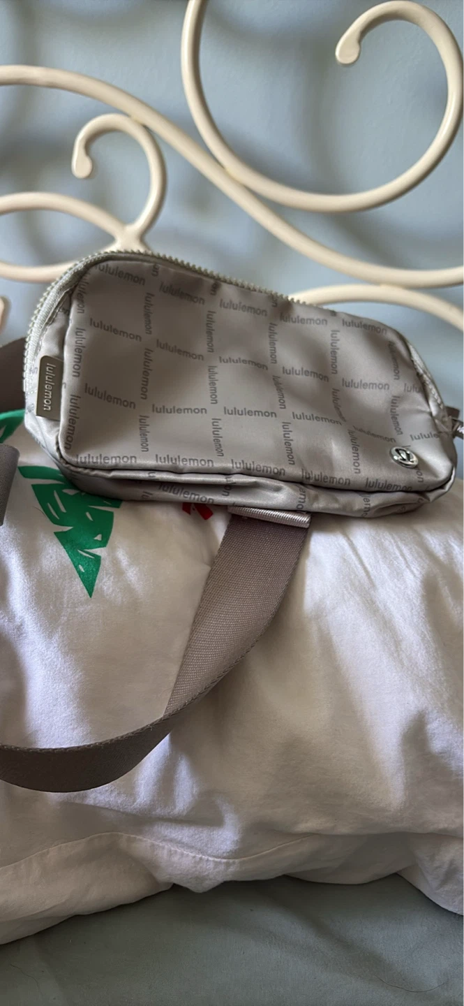 Lululemon belt bag 1L wordmark