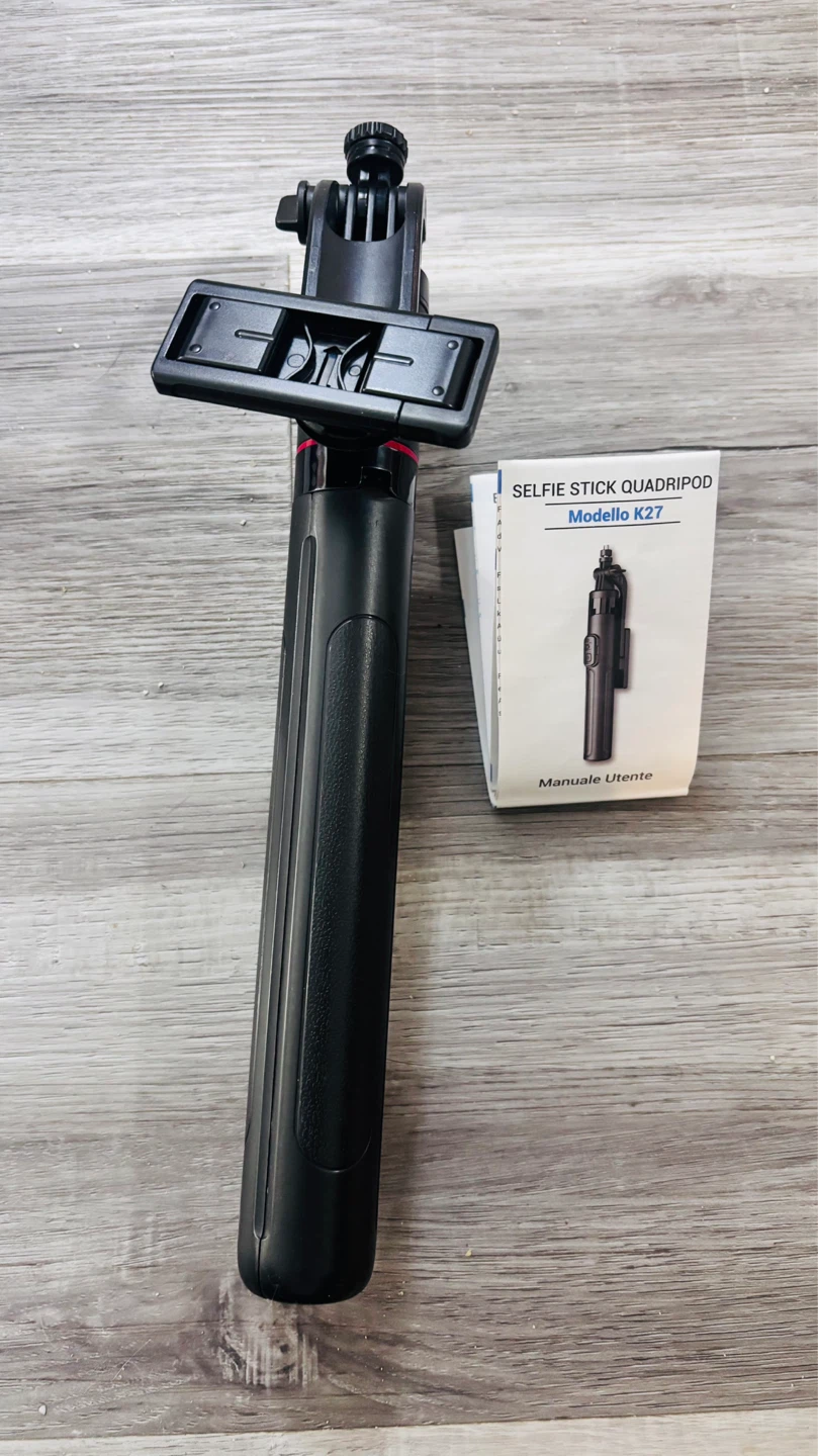 Selfie Stick Quadripod with Remote