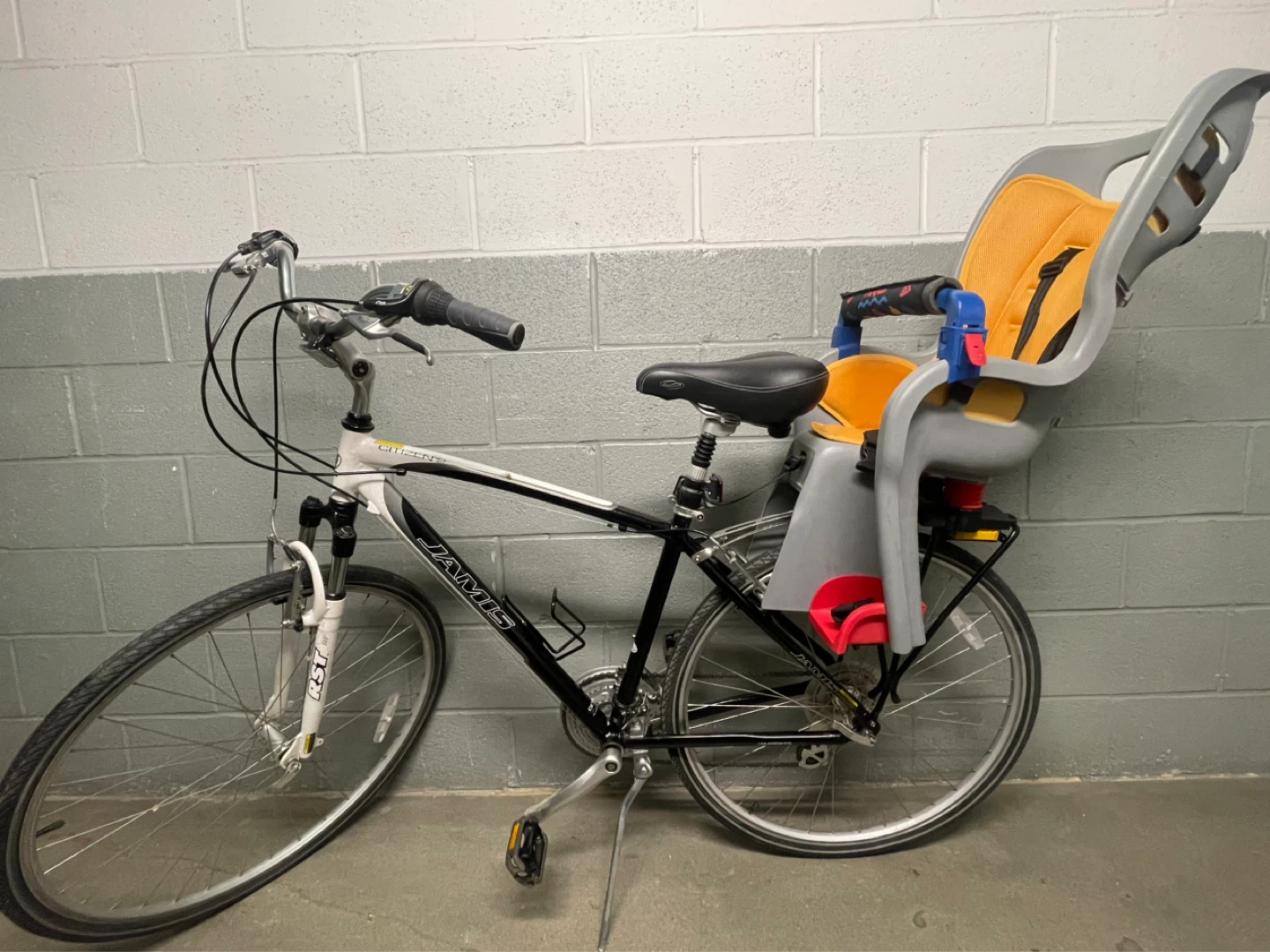 Jamis bike with child seat - photo 2