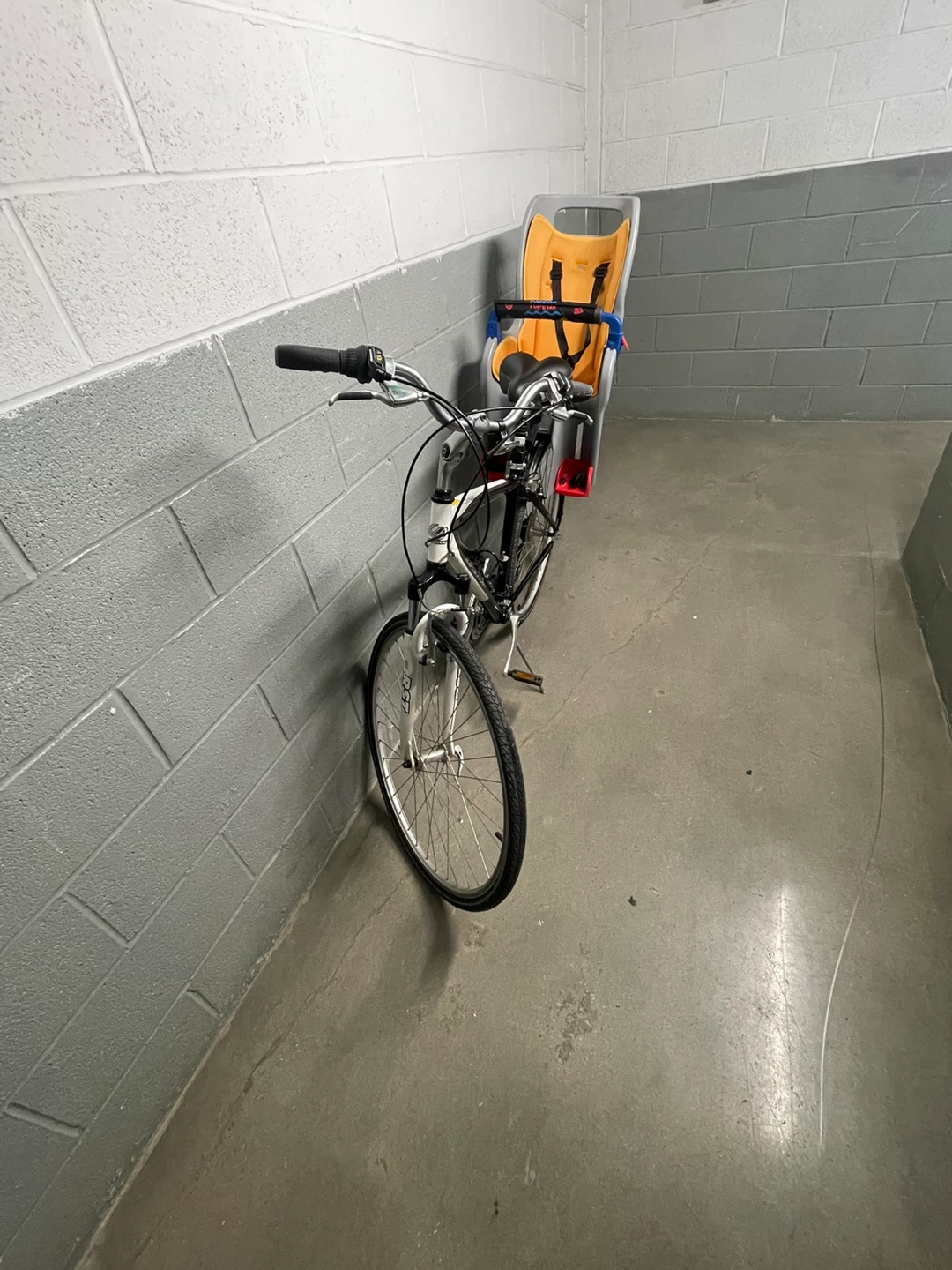 Jamis bike with child seat - photo 3