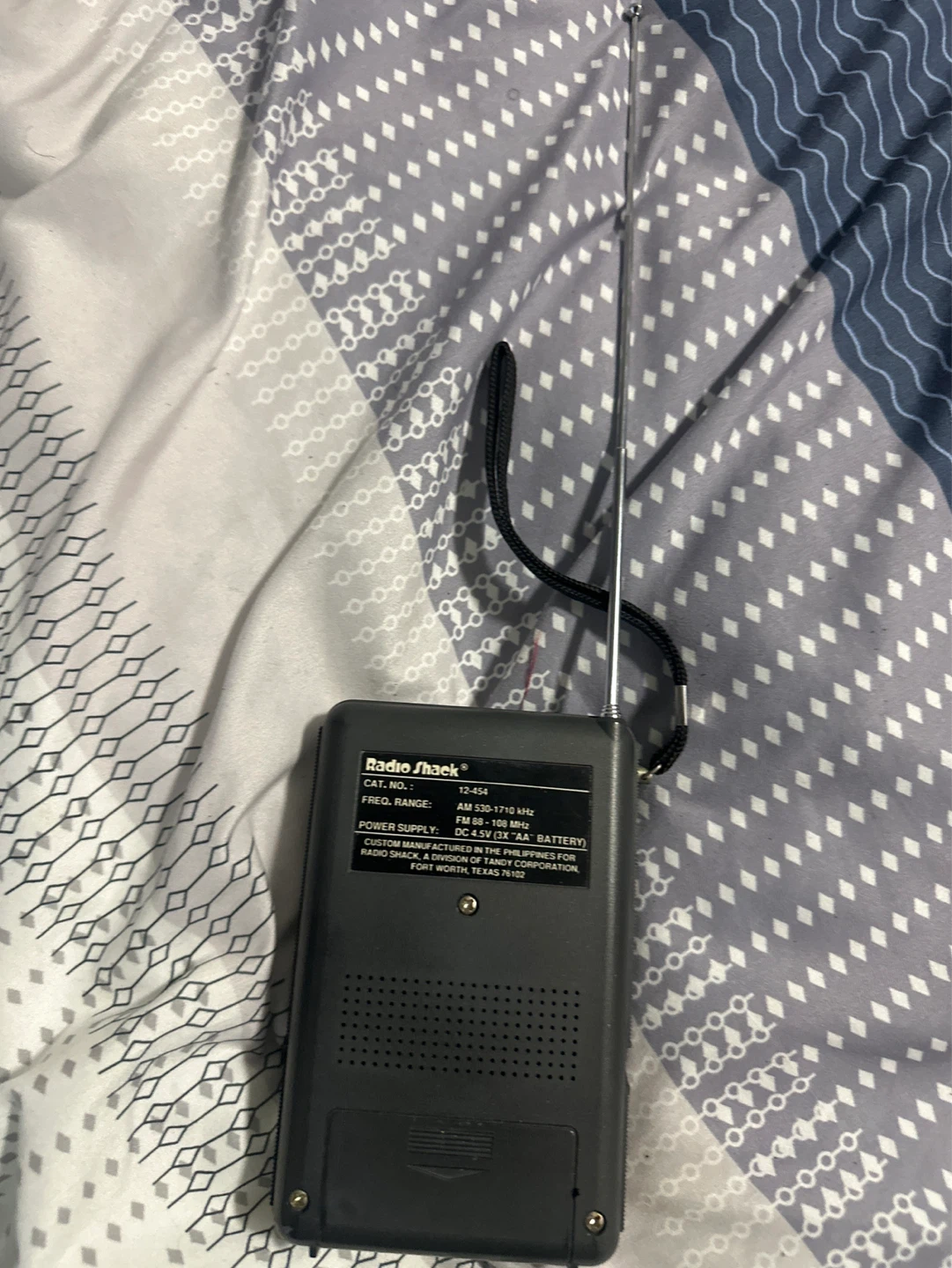 Radio Shack AM/FM Portable Radio - photo 2
