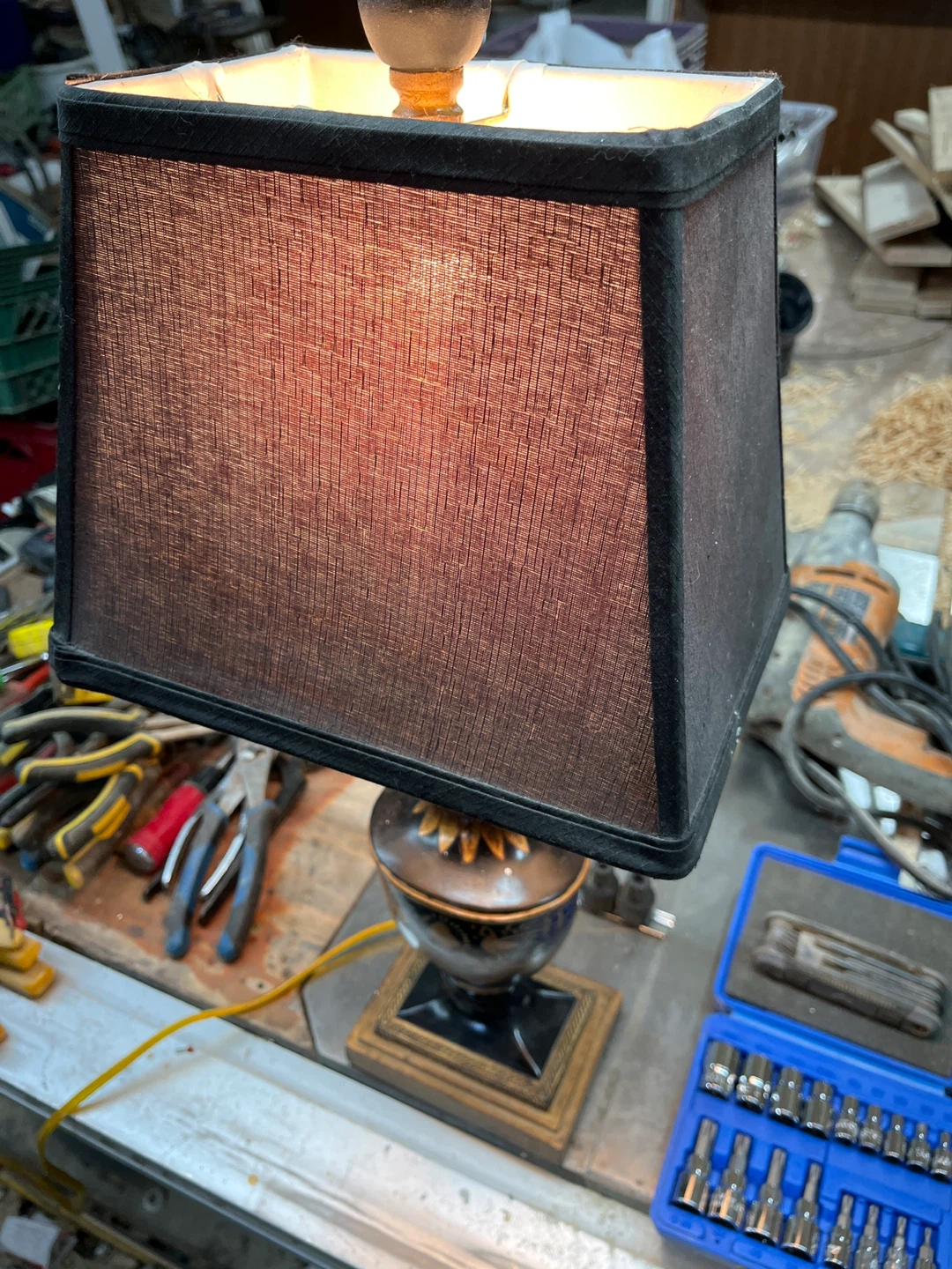 Table Lamp with Decorative Base - photo 5