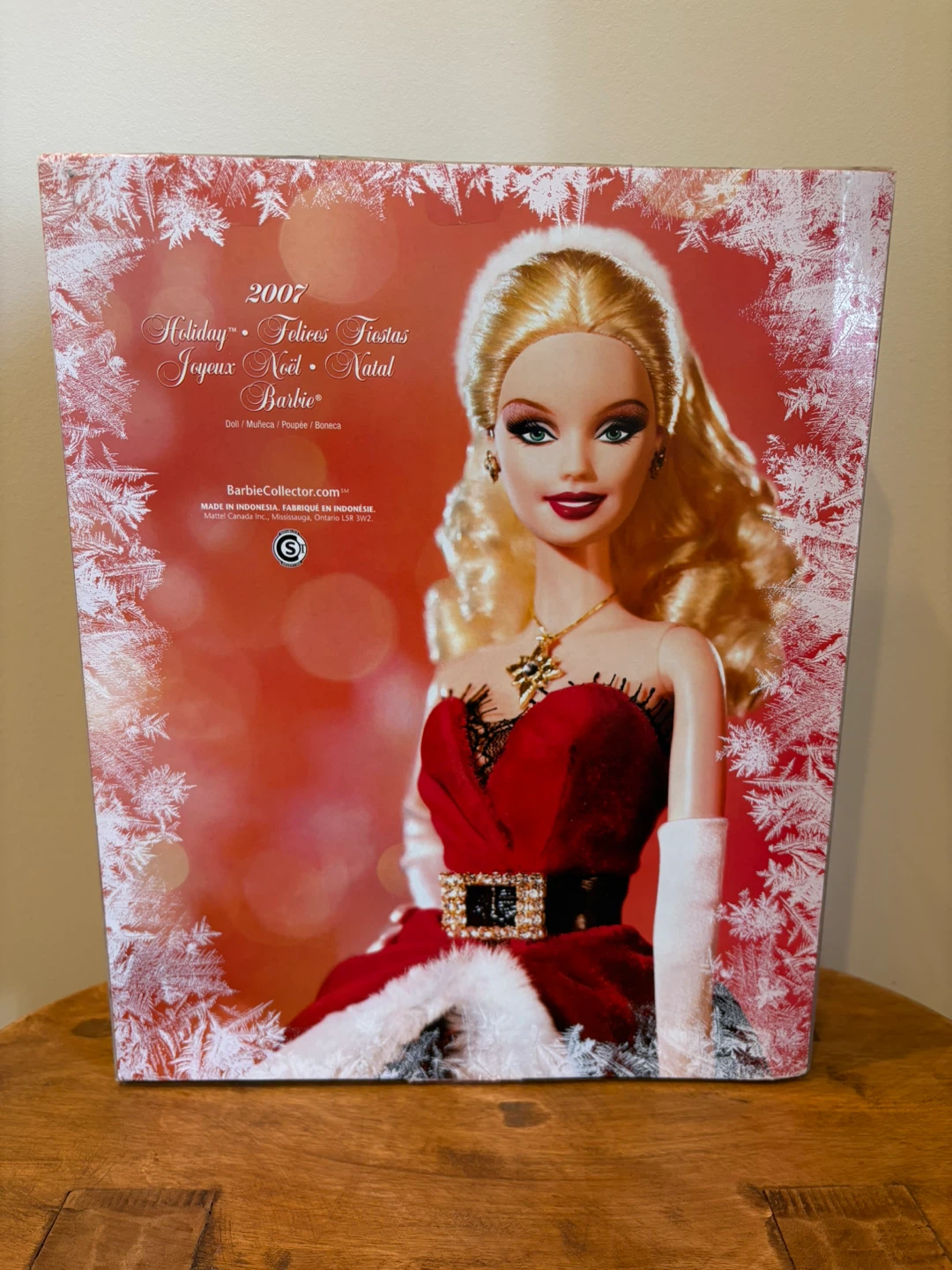 2007 Holiday Barbie Doll - photo 2