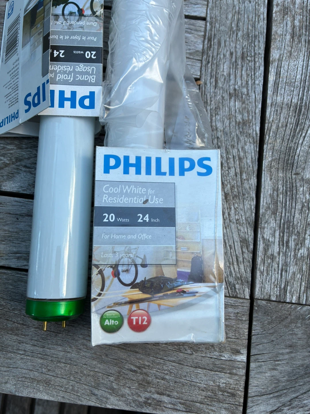 Philips Fluorescent Light Bulbs - 24 inch and 48 inches. - photo 4