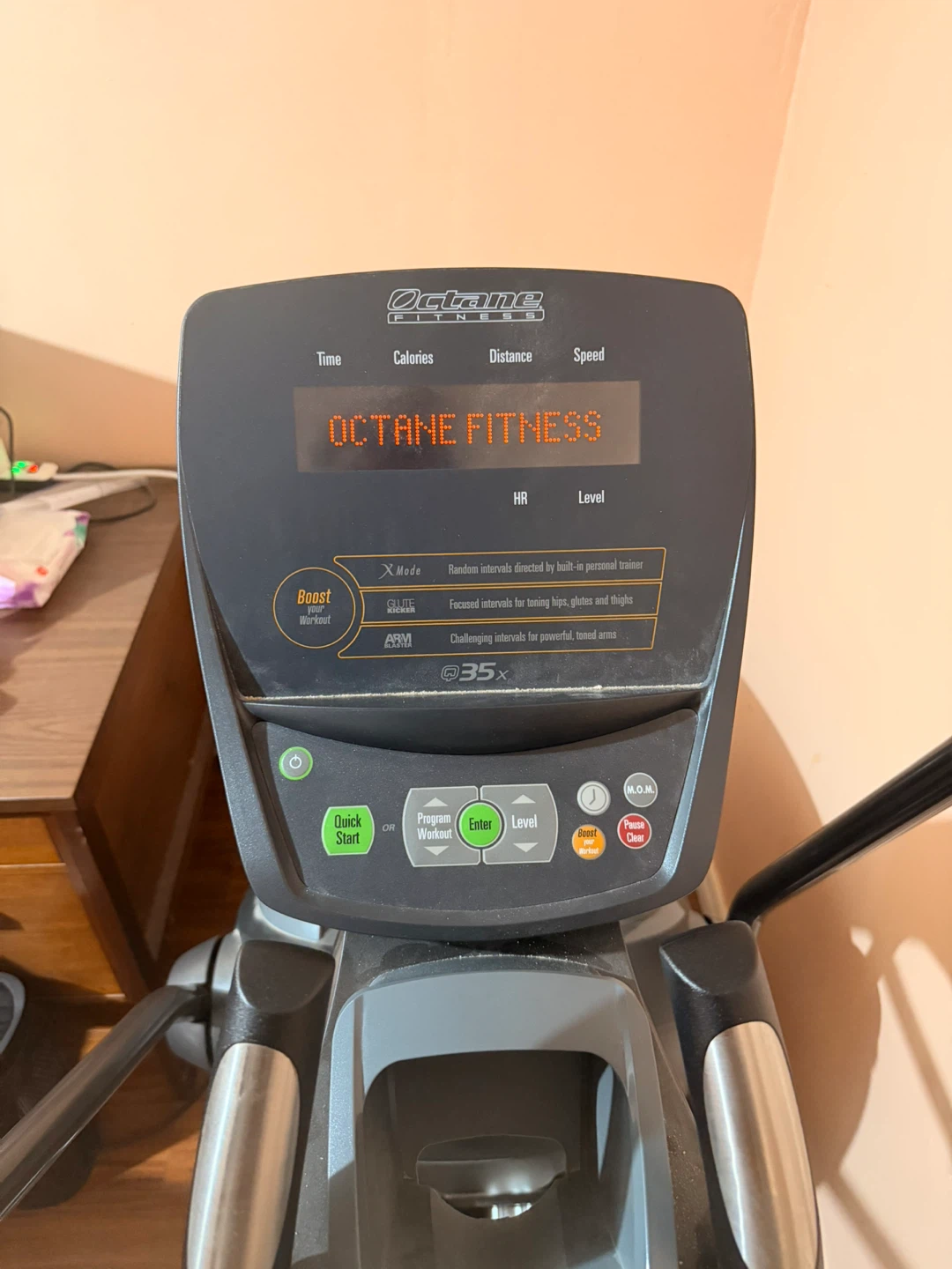 Octane Fitness Q35x Elliptical – Excellent Condition - photo 3