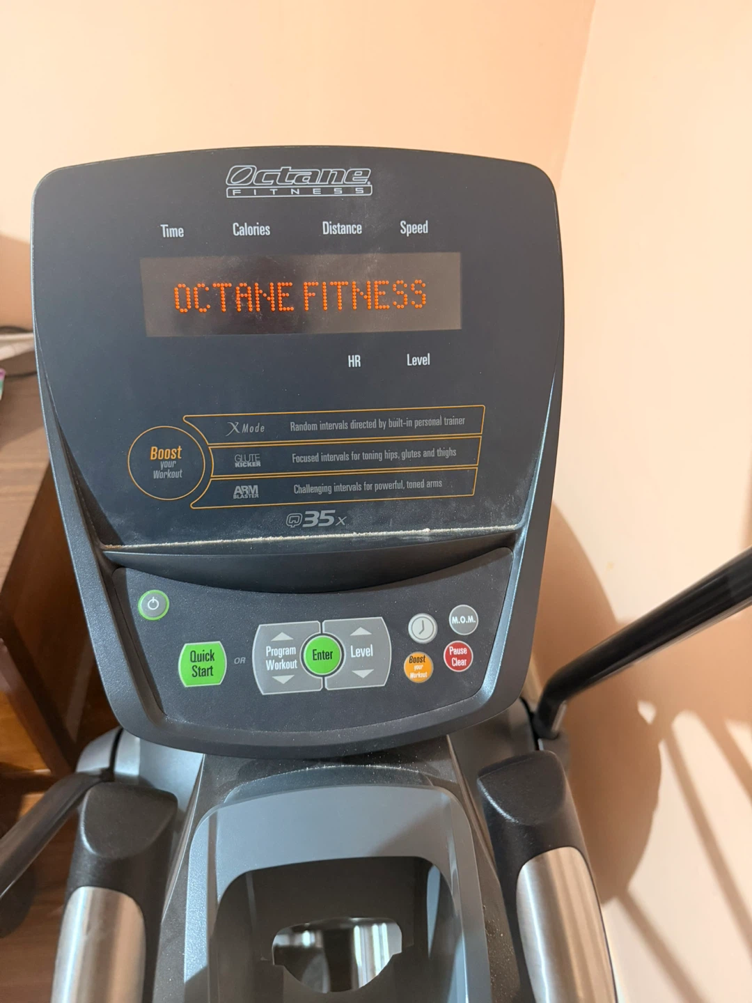 Octane Fitness Q35x Elliptical – Excellent Condition - photo 4