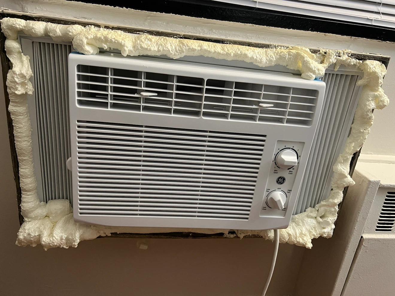 GE Appliances Window Air Conditioner 5000 BTU. 115V. AHC08C5A2L