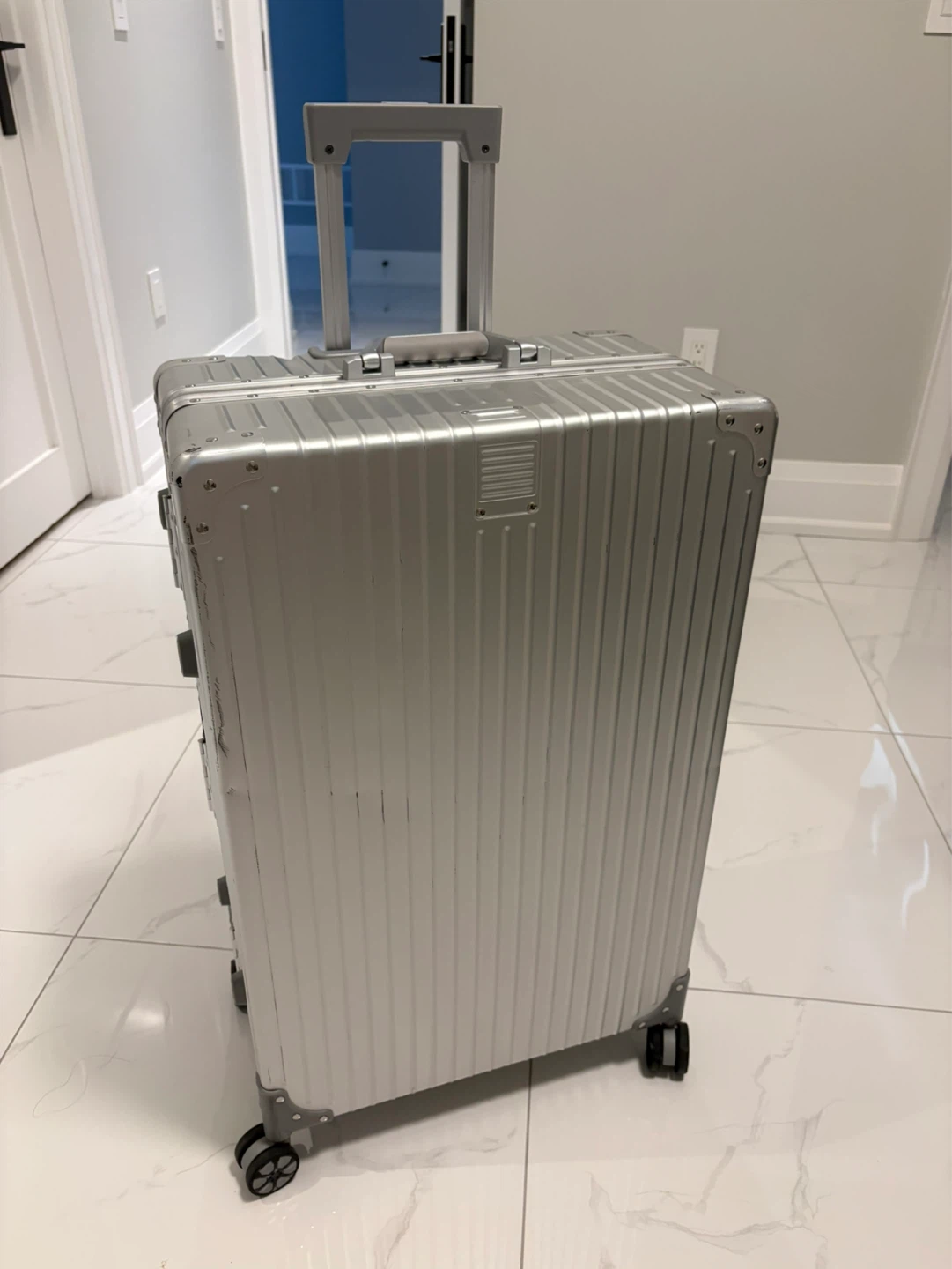 Silver Aluminum 29” Suitcase - photo 3