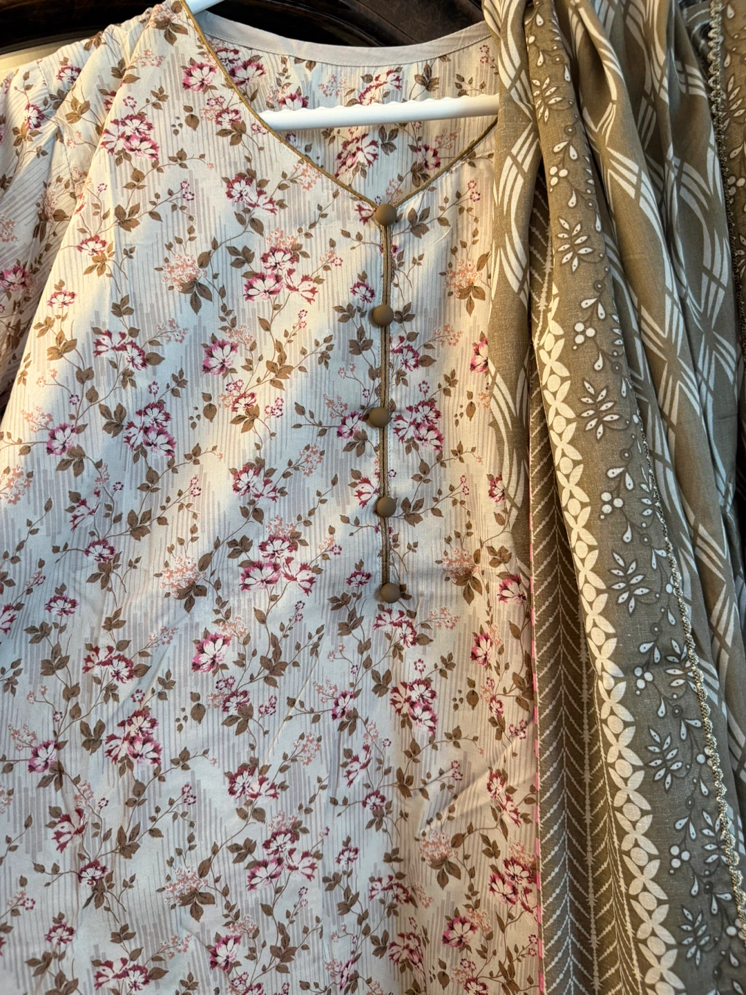 Pakistani lawn dresses,3pieces, brand new, branded - photo 4